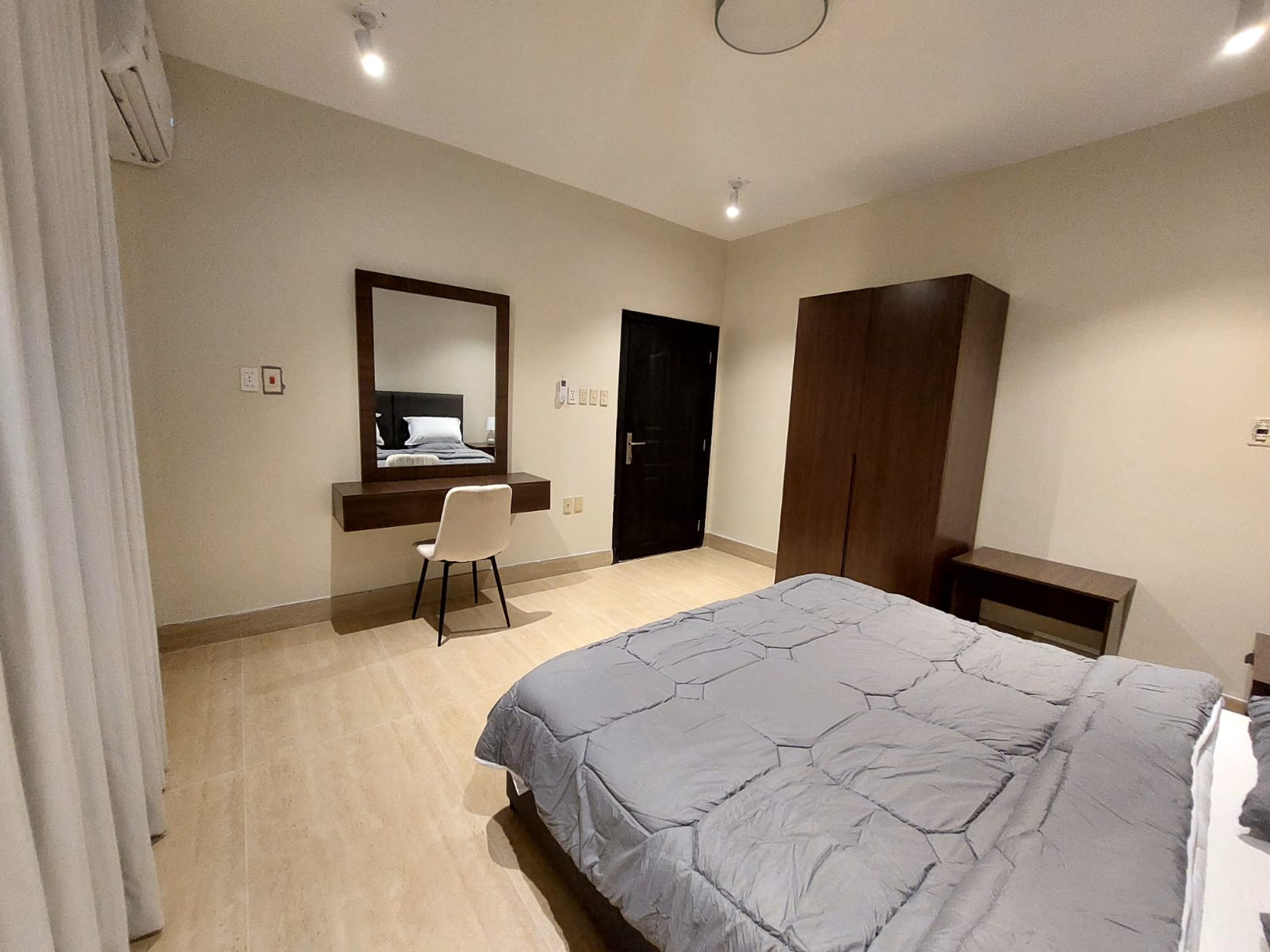 https://img.gathern.co/1400x0/1/w3k_5nL5nptDwgNGM-LWwFec3p-pgYm7.jpeg