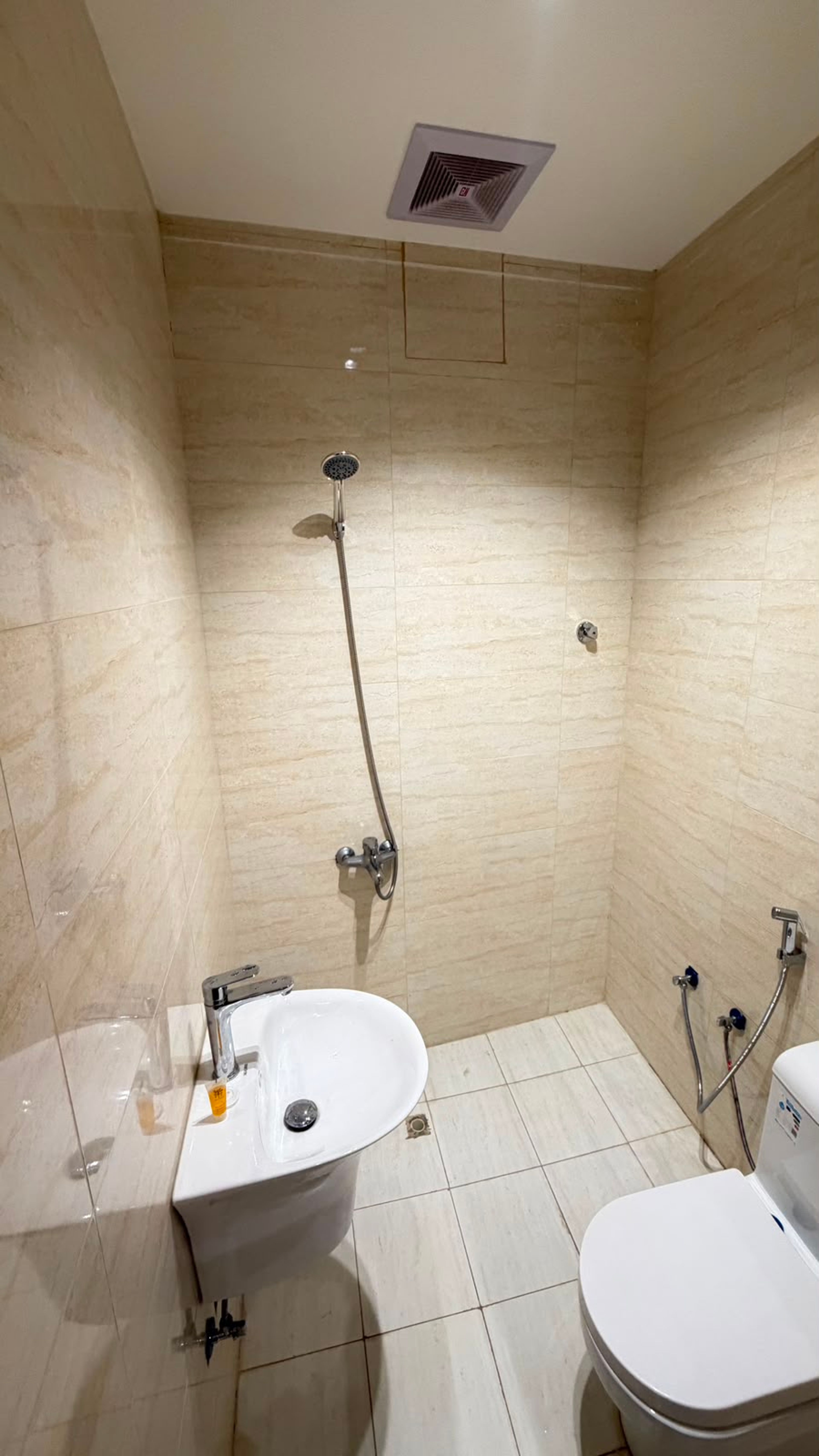 https://img.gathern.co/1024x0/1/wHtdyYtTeakxmyRM-jhi7y1jR0f9D6xb.jpeg