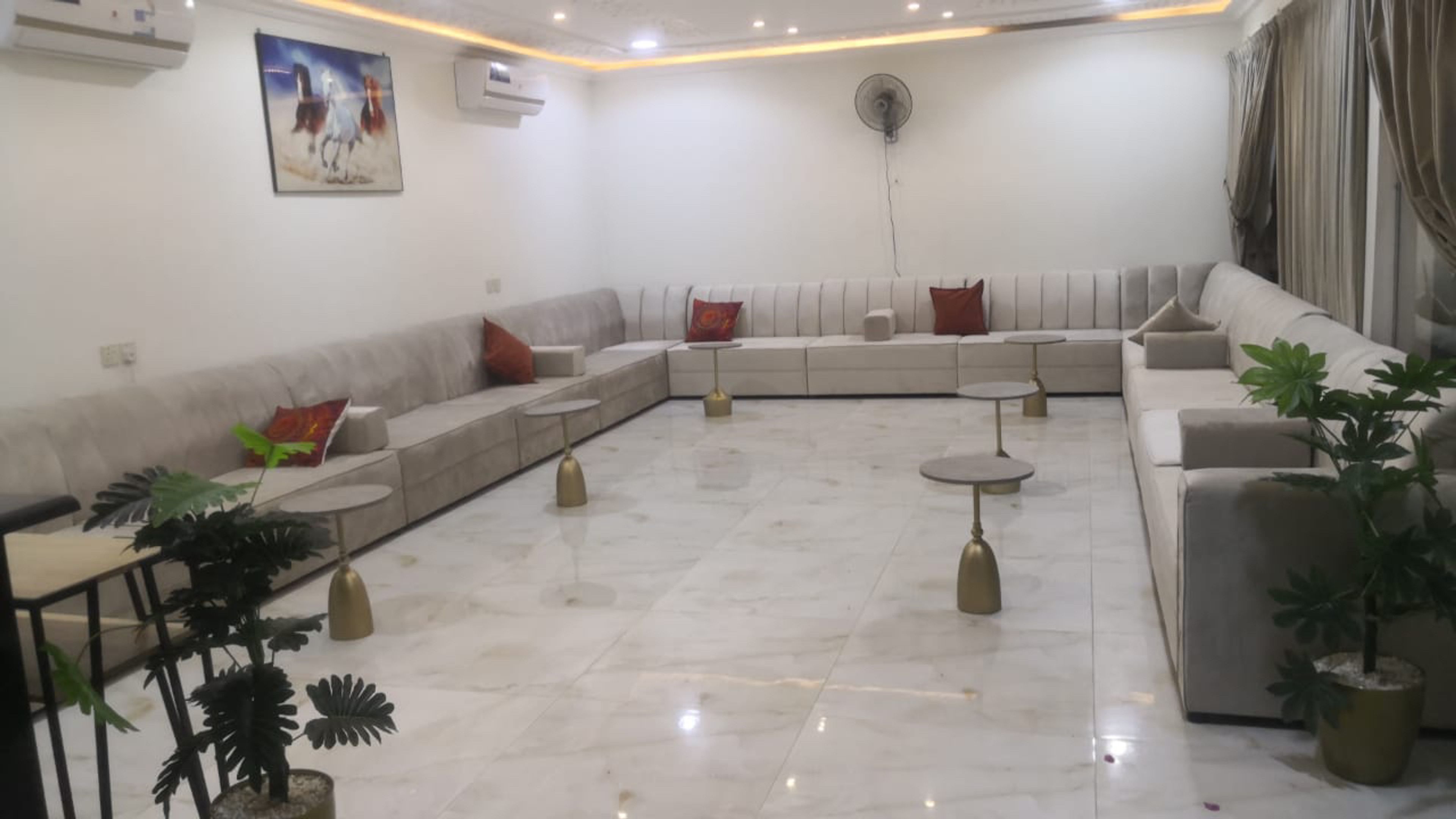https://img.gathern.co/1024x0/1/wKXXwGhdOqFeXFyaTRWsKD8N4AyODkp3.jpg