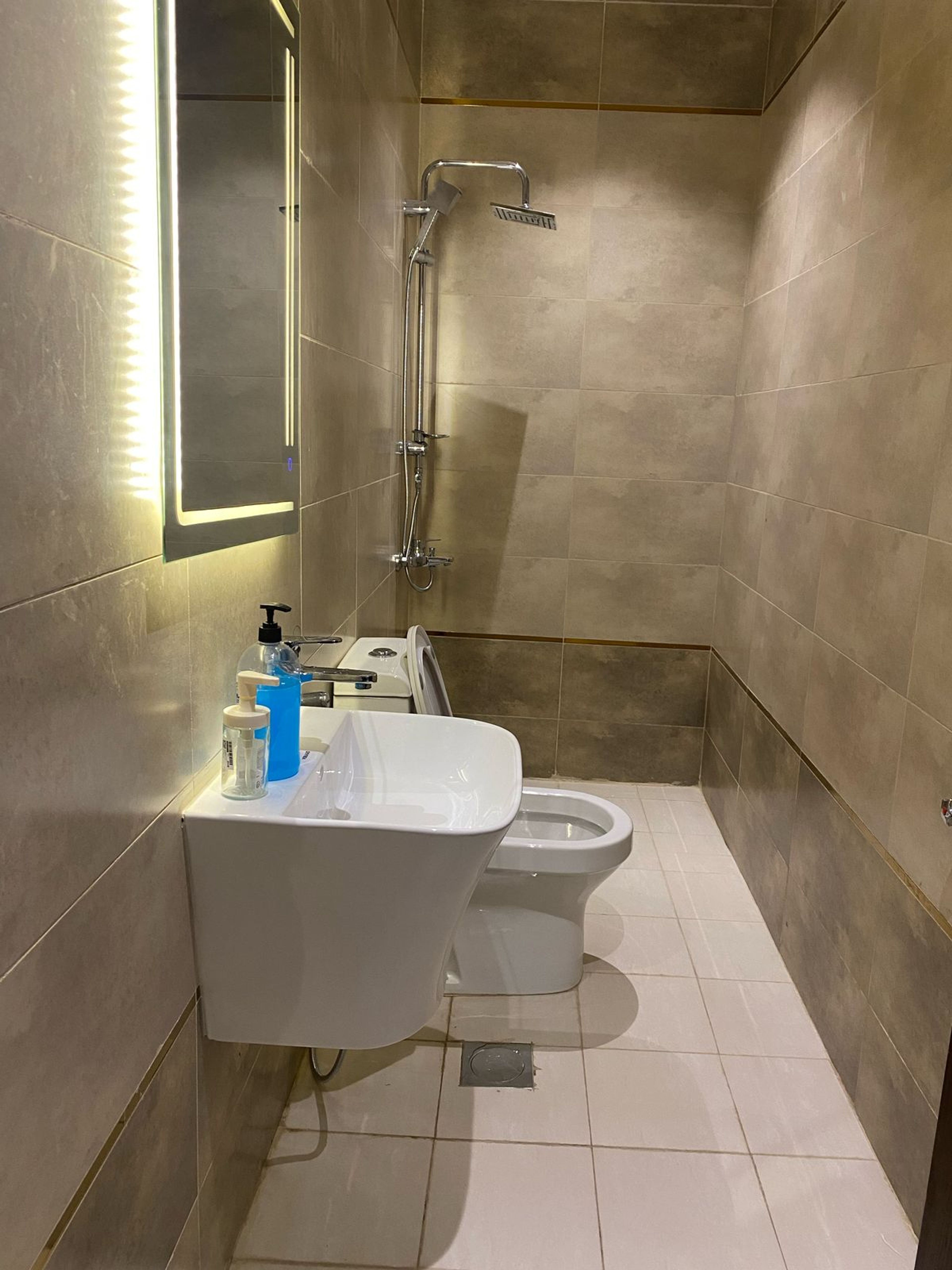 https://img.gathern.co/1400x0/1/wP7OFIV2hTHNWXOLbDp2llD4H0kJY6ip.jpg