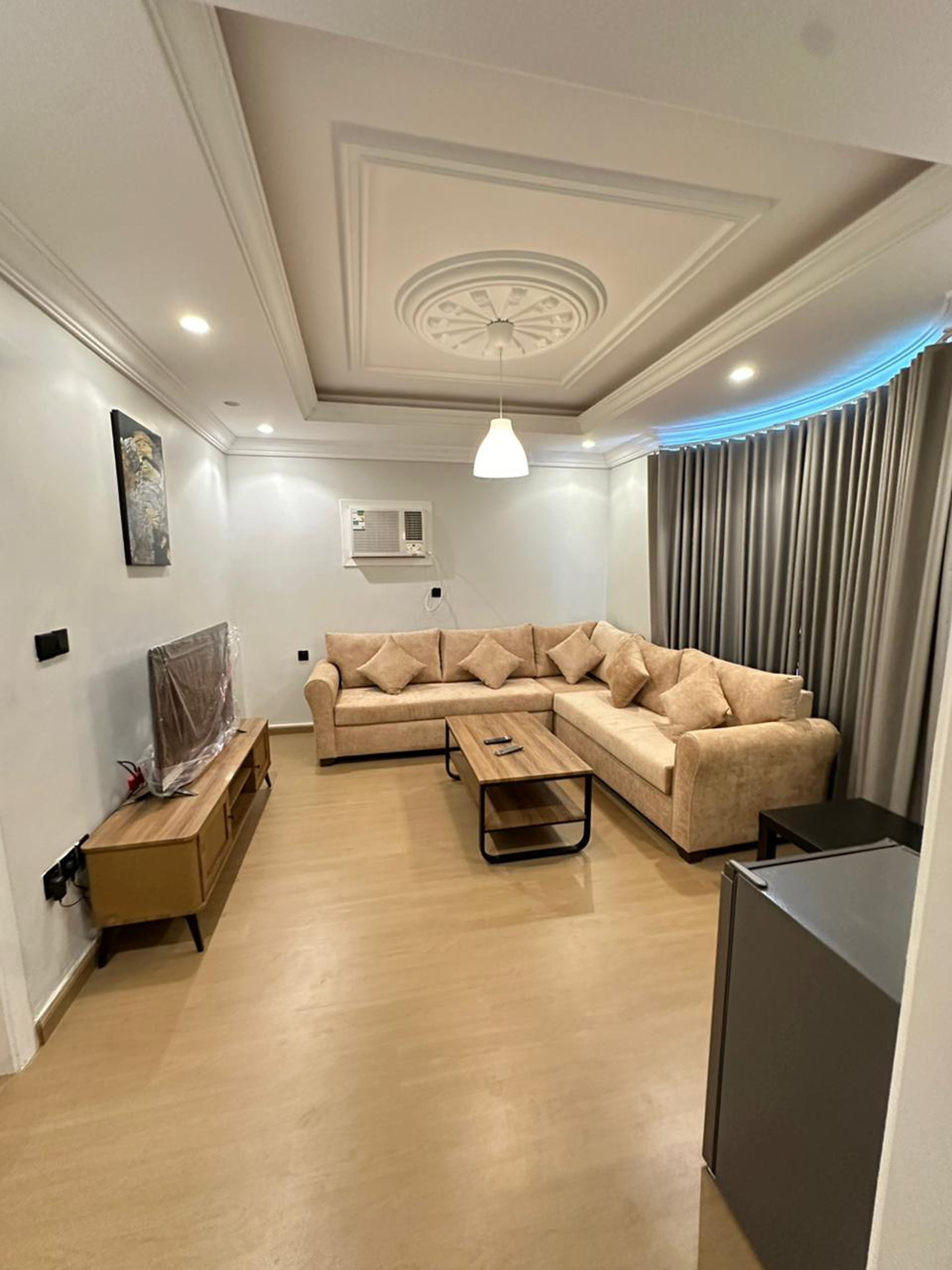 https://img.gathern.co/1400x0/1/wUnTB_-L7WjawwURRvoO73a3-hq8WAvk.jpg