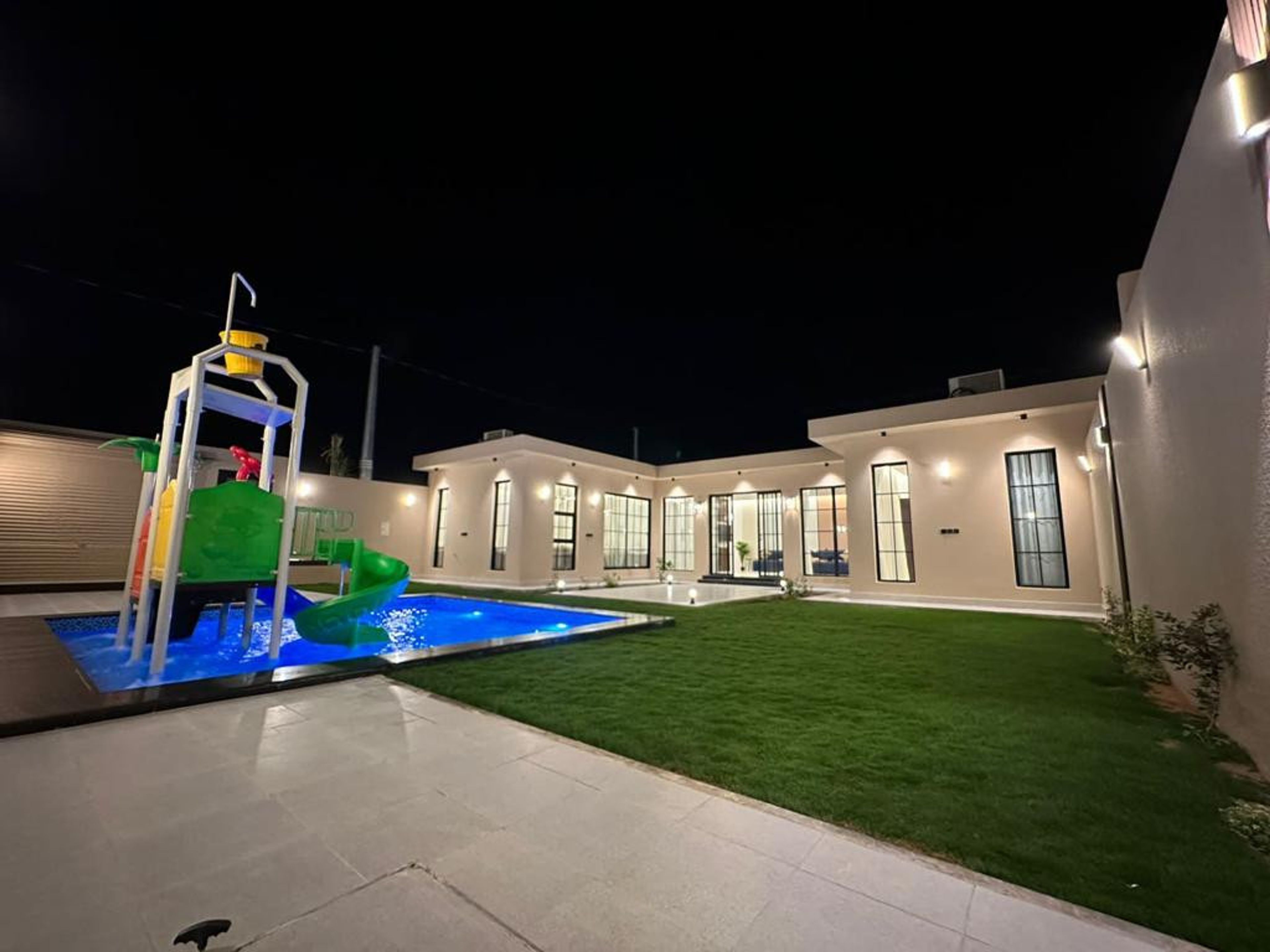https://img.gathern.co/1400x0/1/we4DQEdg27rgpUDOOFxARYIwOr-3arY9.jpeg