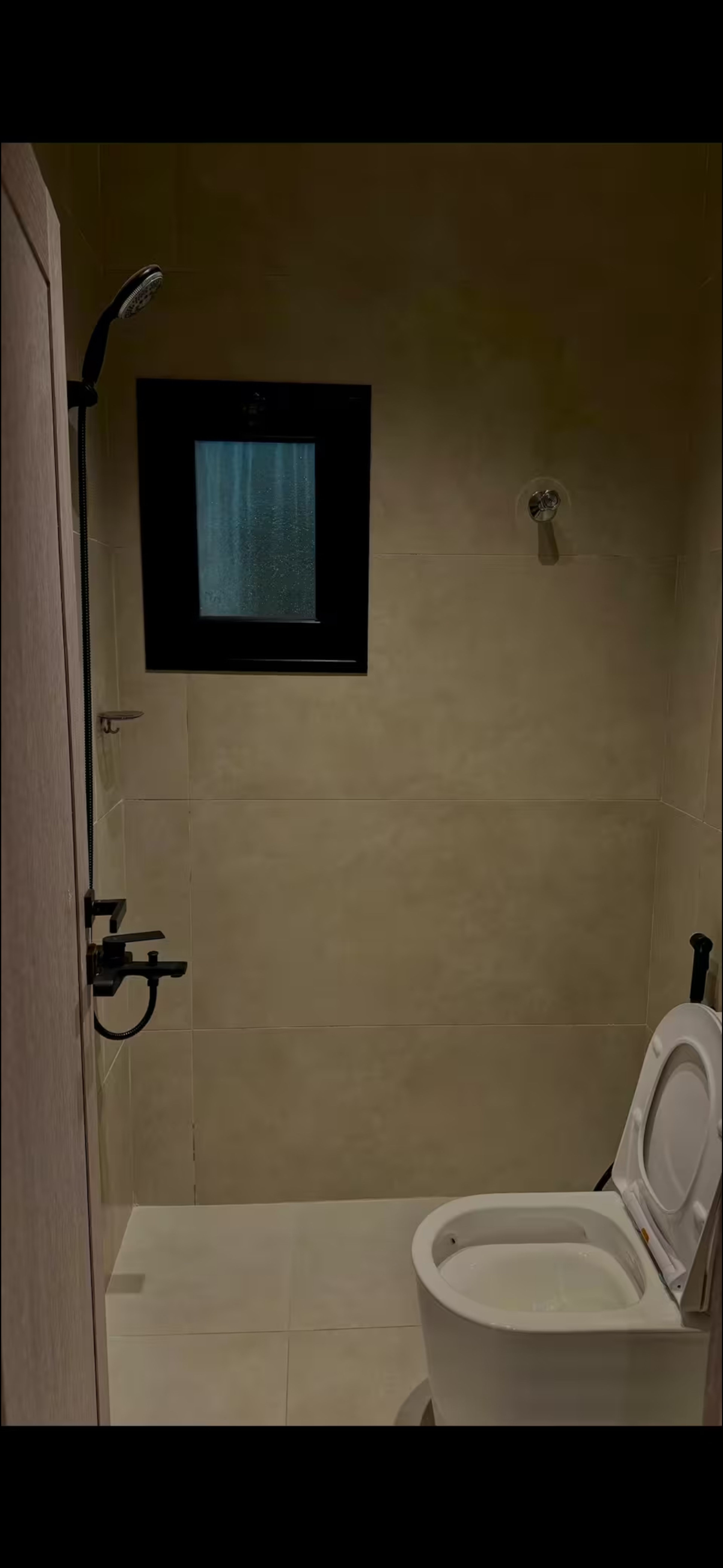 https://img.gathern.co/1400x0/1/wgNKLf1cQdvFOdE-2JxQsYeI2A0C5VuY.jpg