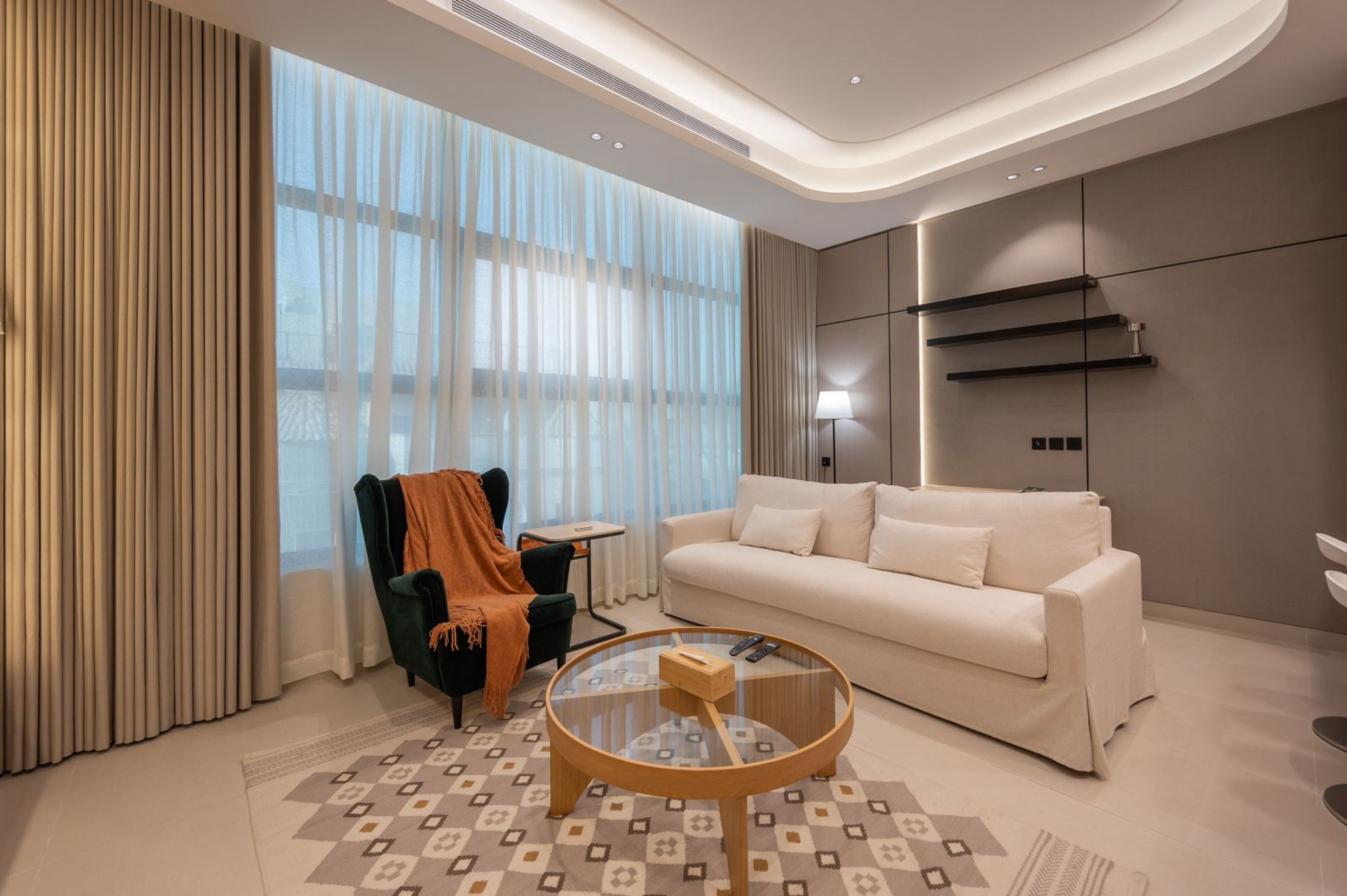 https://img.gathern.co/1400x0/1/whbA8S4cmchF676j2MOLAU9TYFjcWmAy.jpg