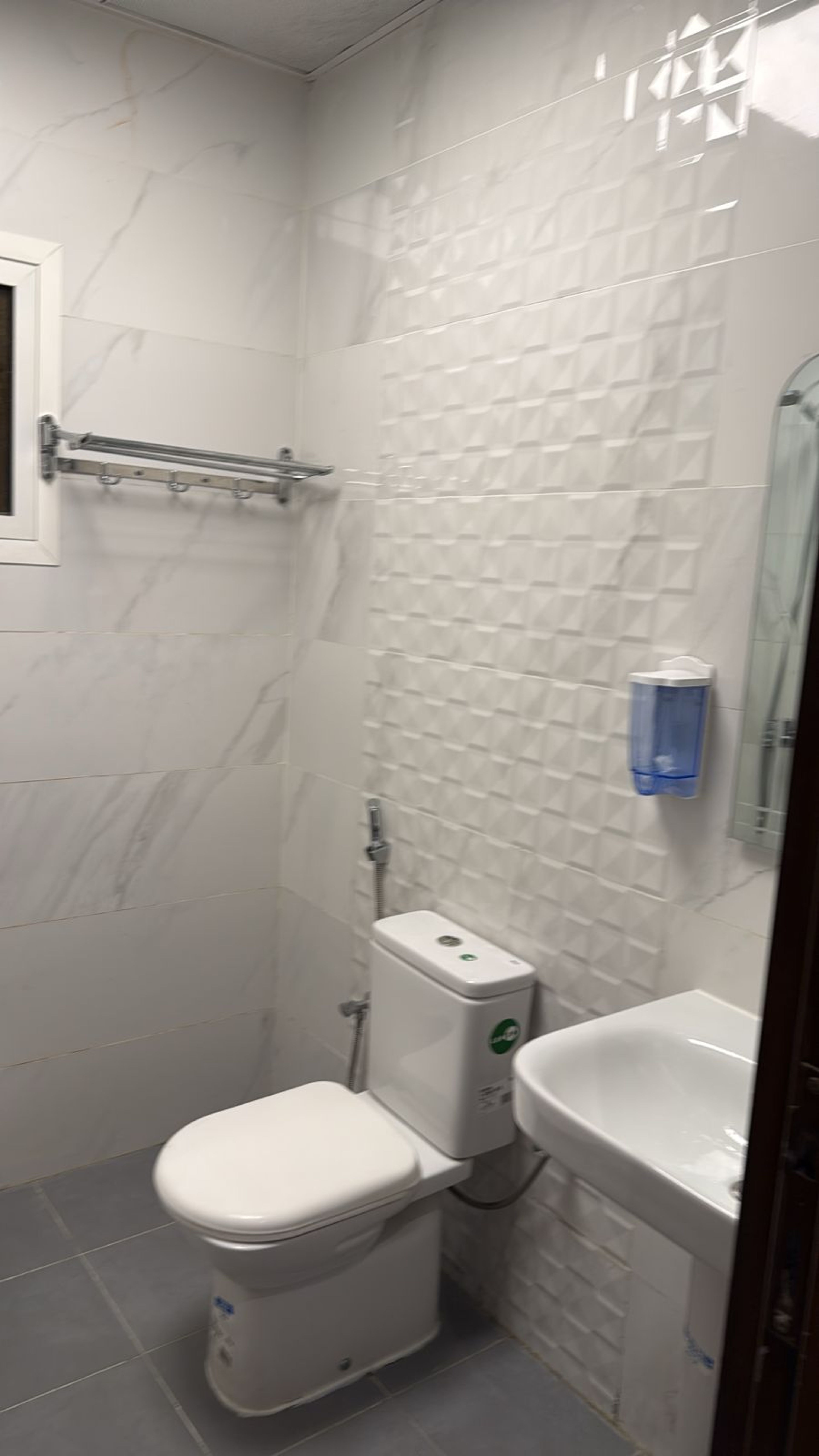 https://img.gathern.co/1024x0/1/wosfv68TPb4JLbcp3ZpU4w8tBmdbTGsv.jpeg