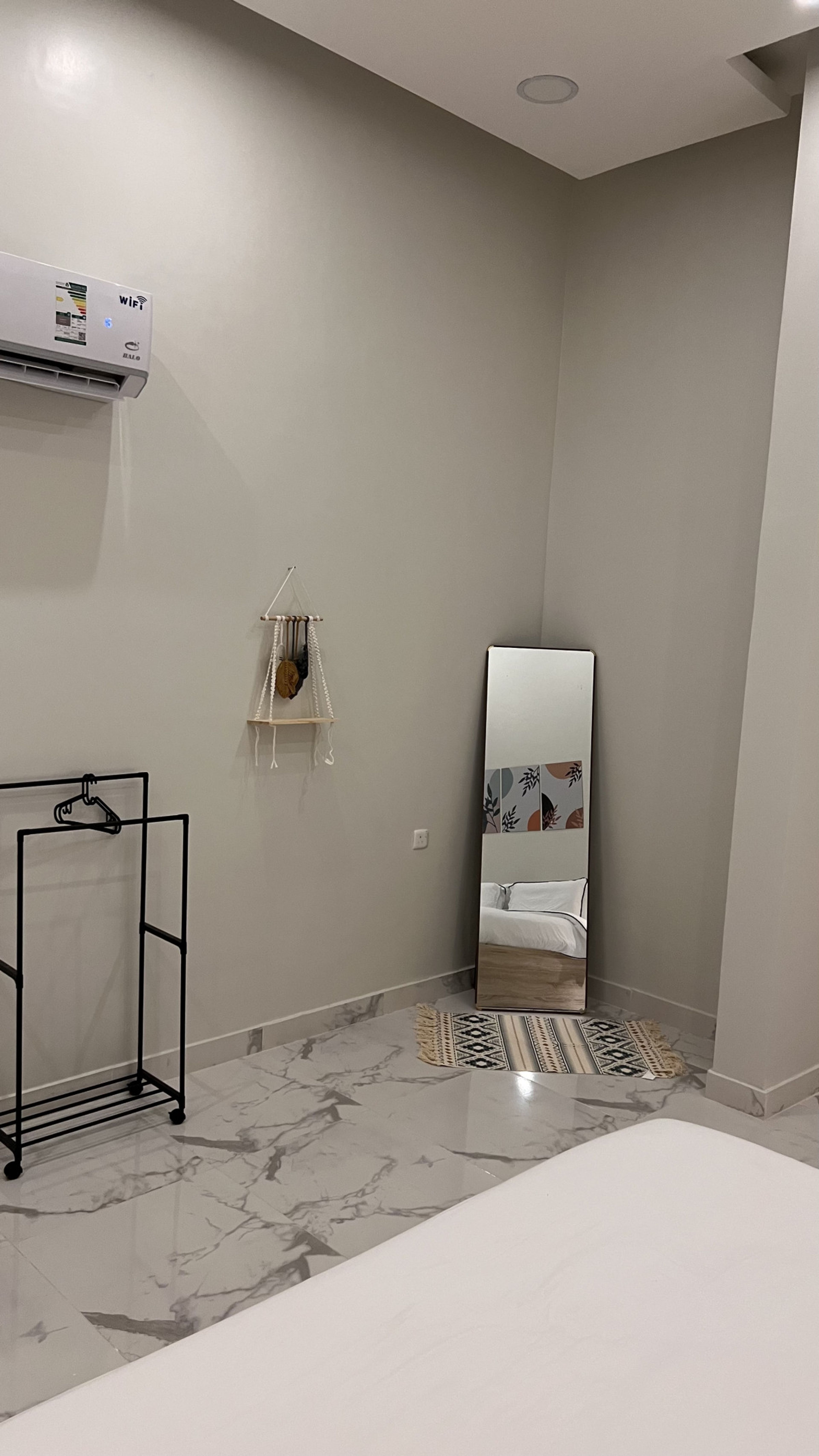https://img.gathern.co/1400x0/1/wqSOwqufz-Ijz5Ev6NJQ5R5Fujre7auH.jpg