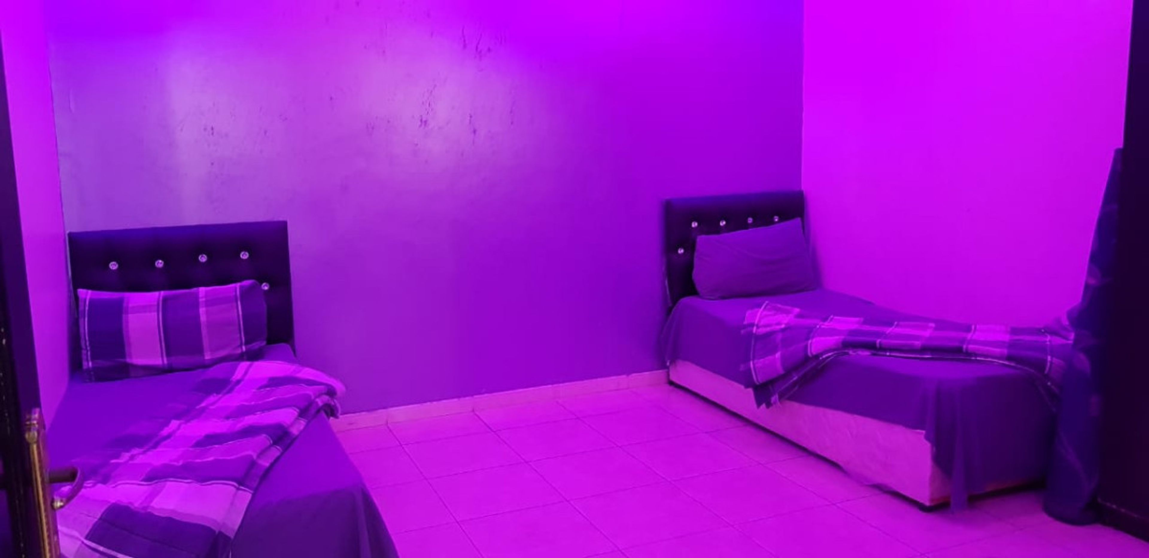 https://img.gathern.co/1400x0/1/wqsckIS5xrdssM33rjUSAftgs8mnBO2v.jpg