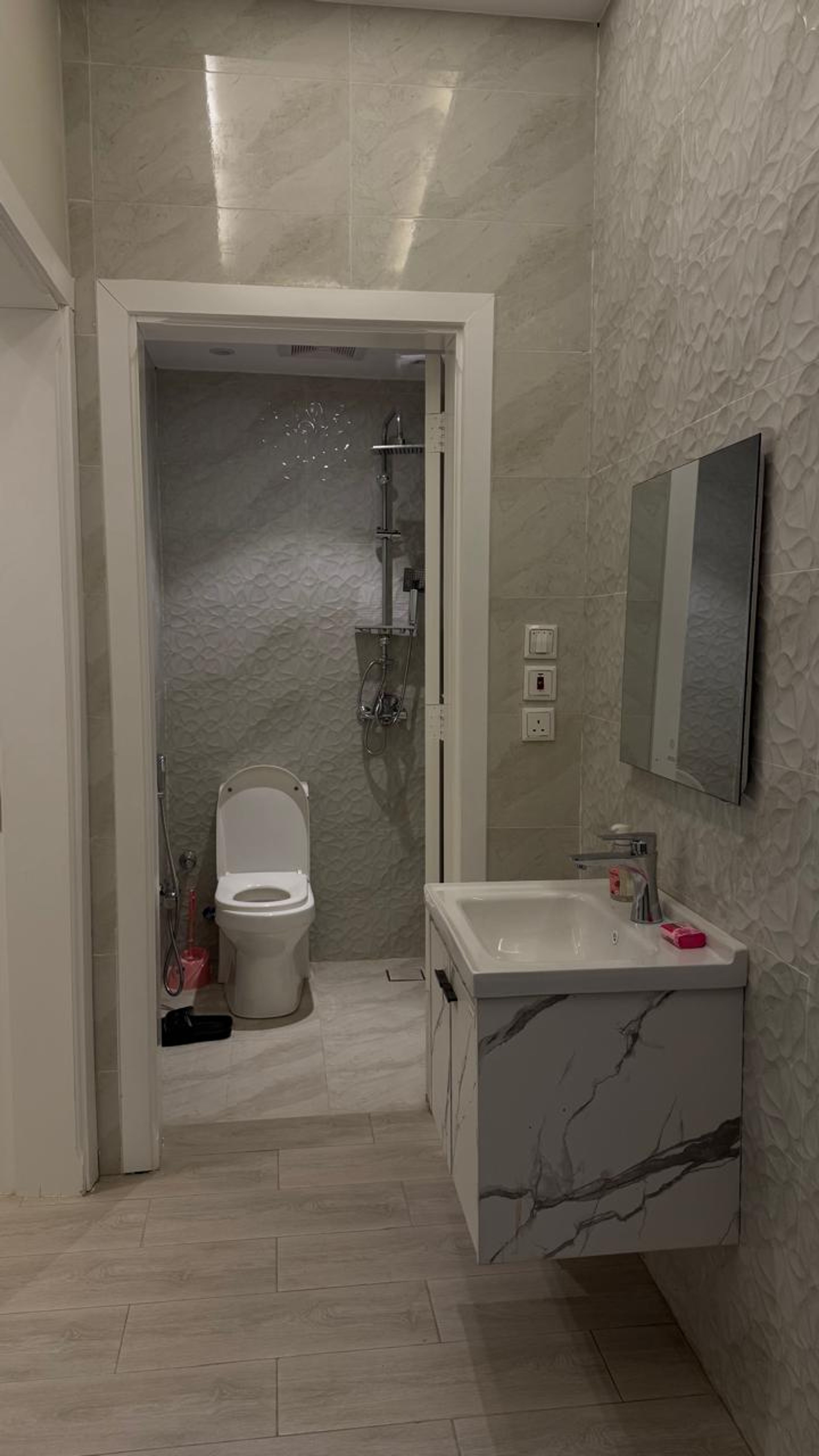 https://img.gathern.co/1024x0/1/wvtRaHk8V9NA1TmUXb6385DRxrirYCMh.jpeg