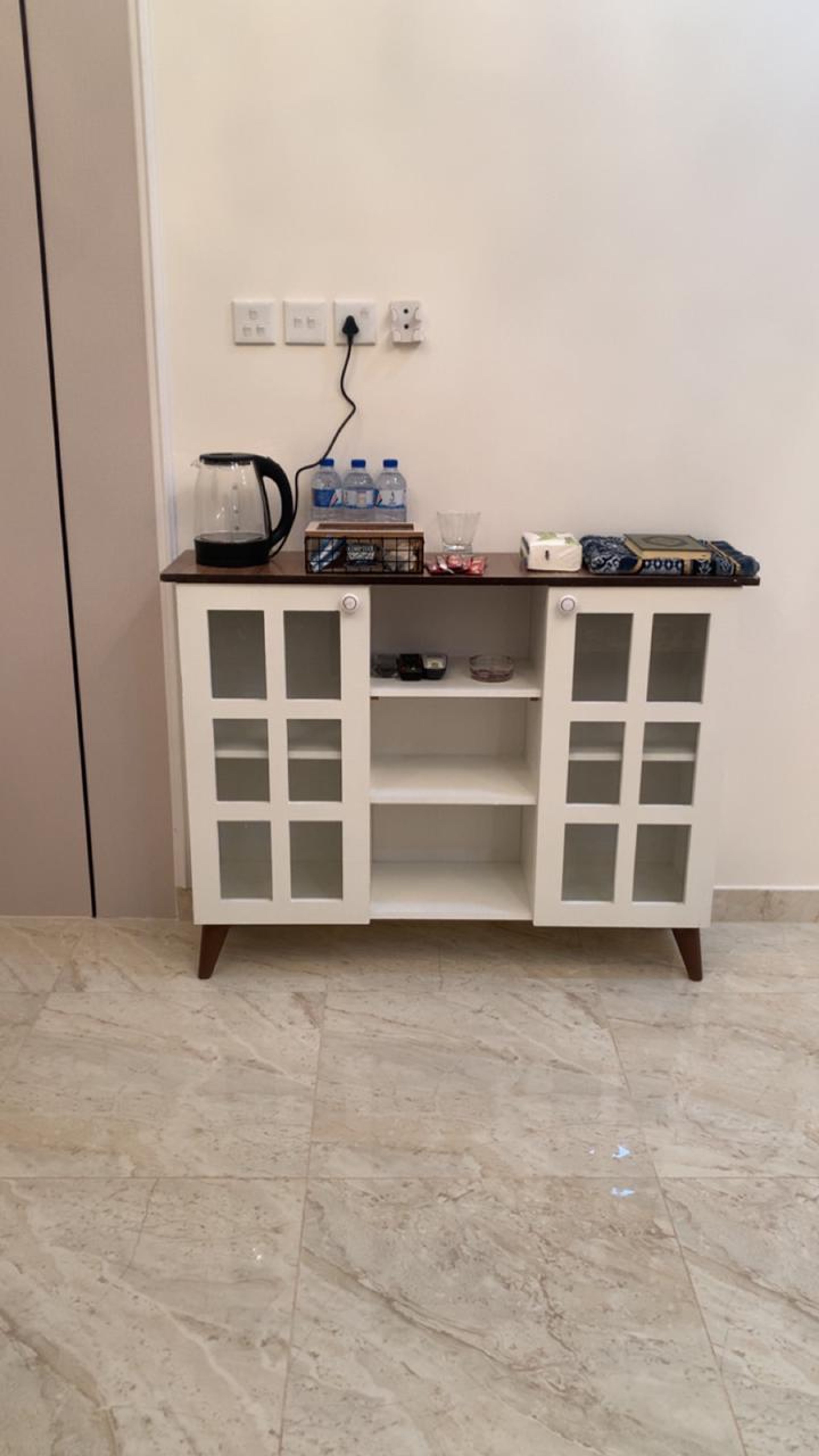 https://img.gathern.co/1400x0/1/x1uEvPAN2IC0W3pUSTJd7TW5eSSXNqv1.jpg