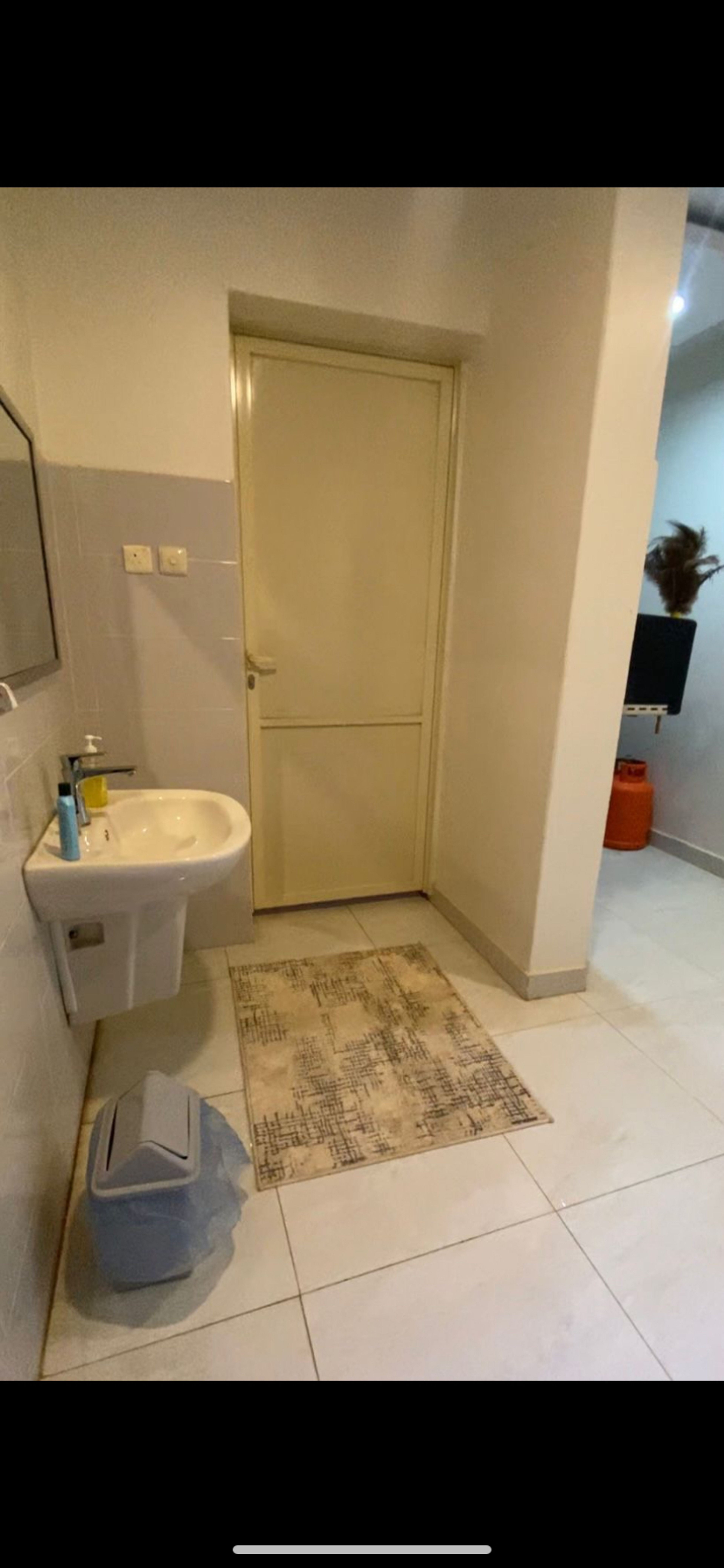 https://img.gathern.co/1400x0/1/x4CcpF9nl8oLx5rgiKHFhRre_whD_b1k.jpg