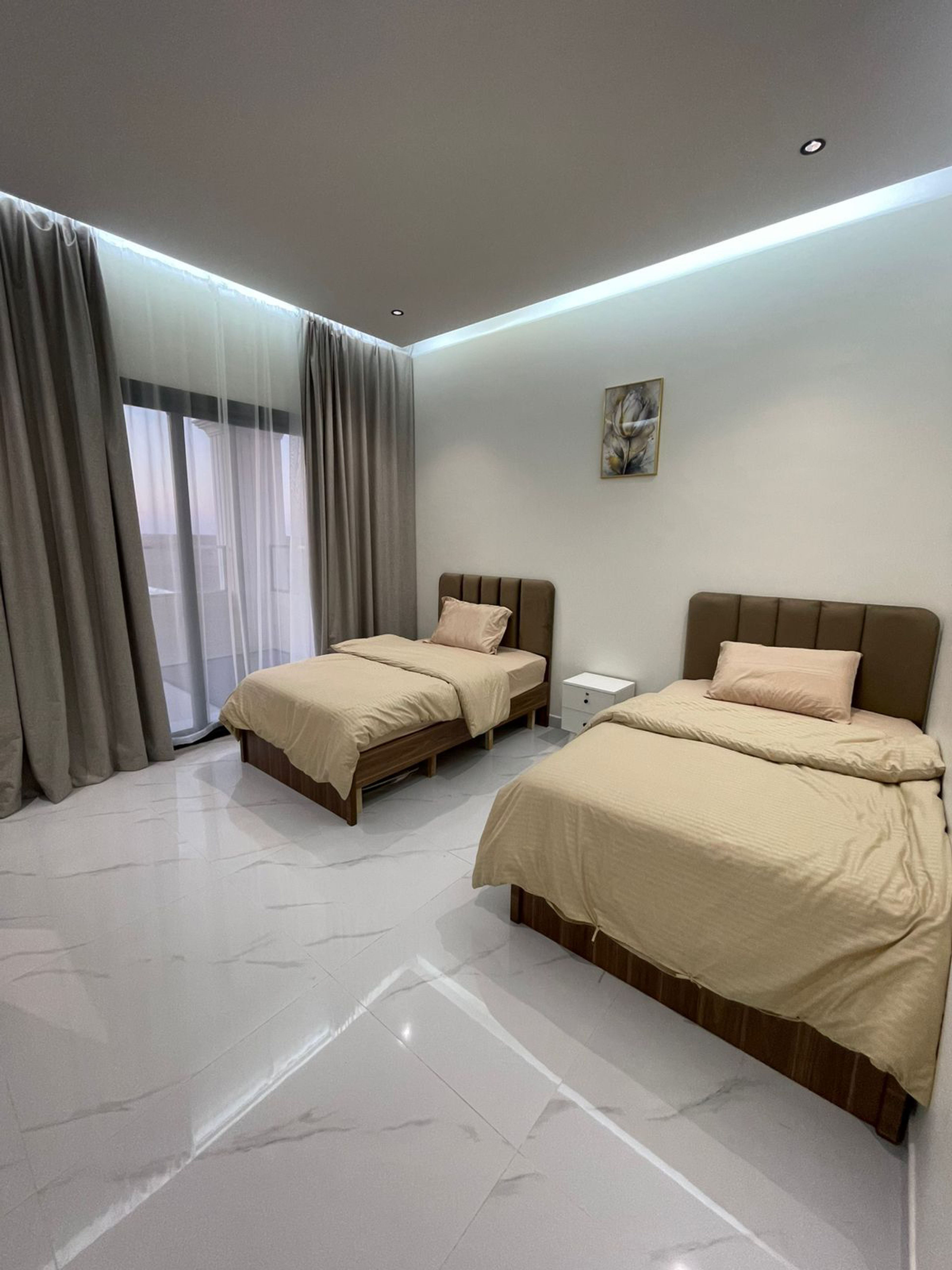 https://img.gathern.co/1400x0/1/xAI0xqhmH10YkYaIRnsngp35CdehTqJ_.jpg
