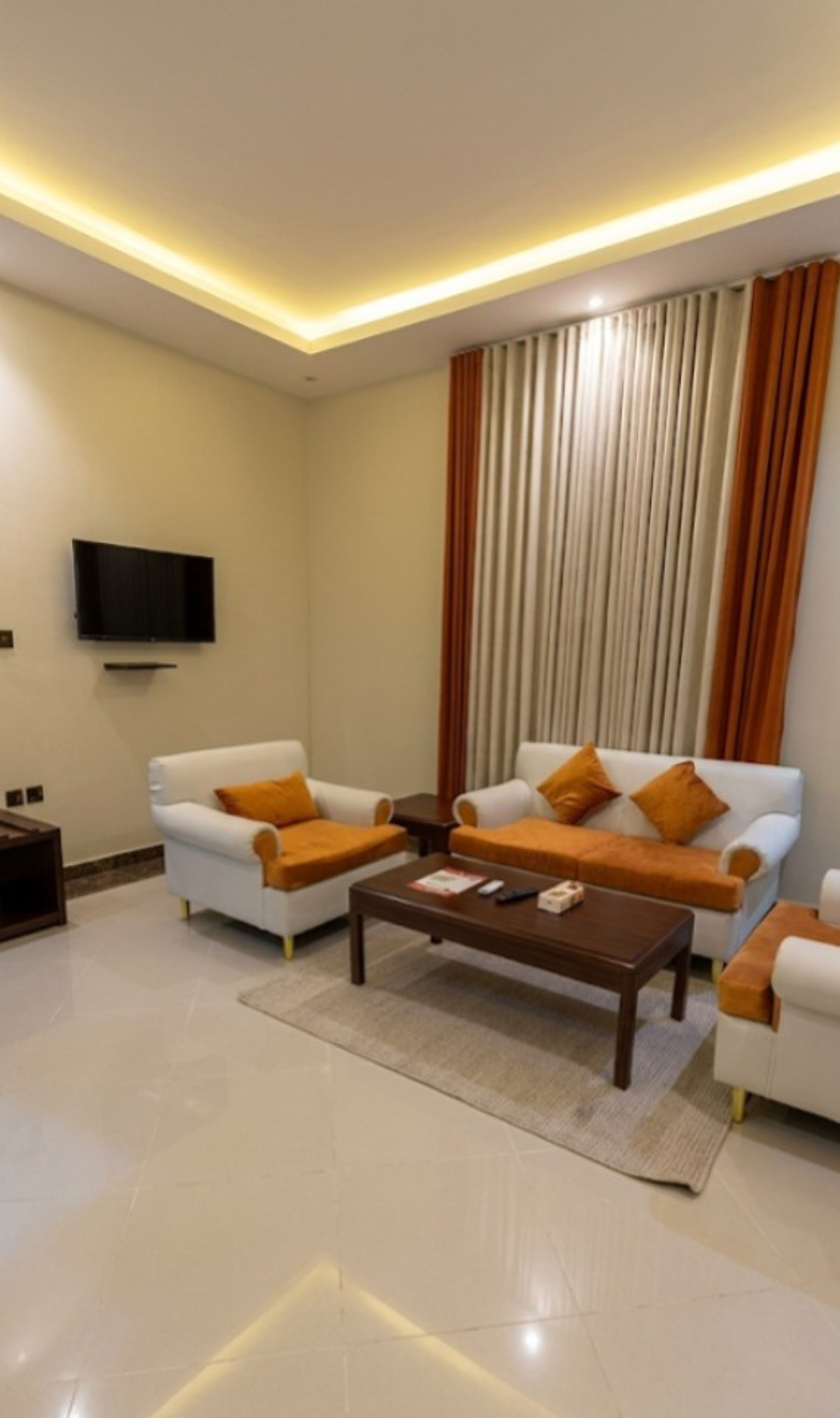 https://img.gathern.co/1400x0/1/xWhVonUMGsZEwVrrQ_D97dcB9cdLRcF5.jpeg