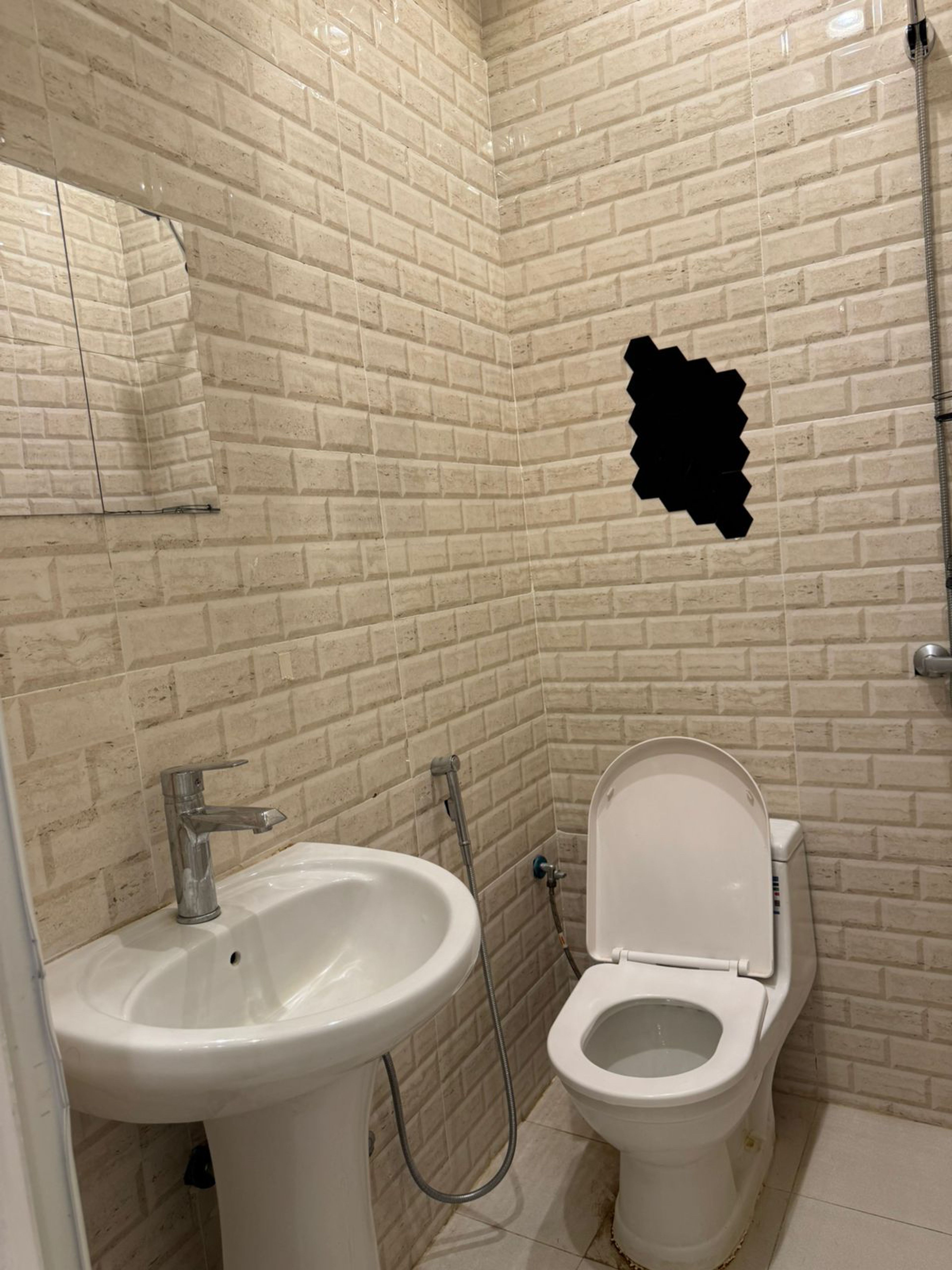 https://img.gathern.co/1024x0/1/xbkKEy7Y4wKhgIrEUBWu0og8mFTcpLY5.jpg