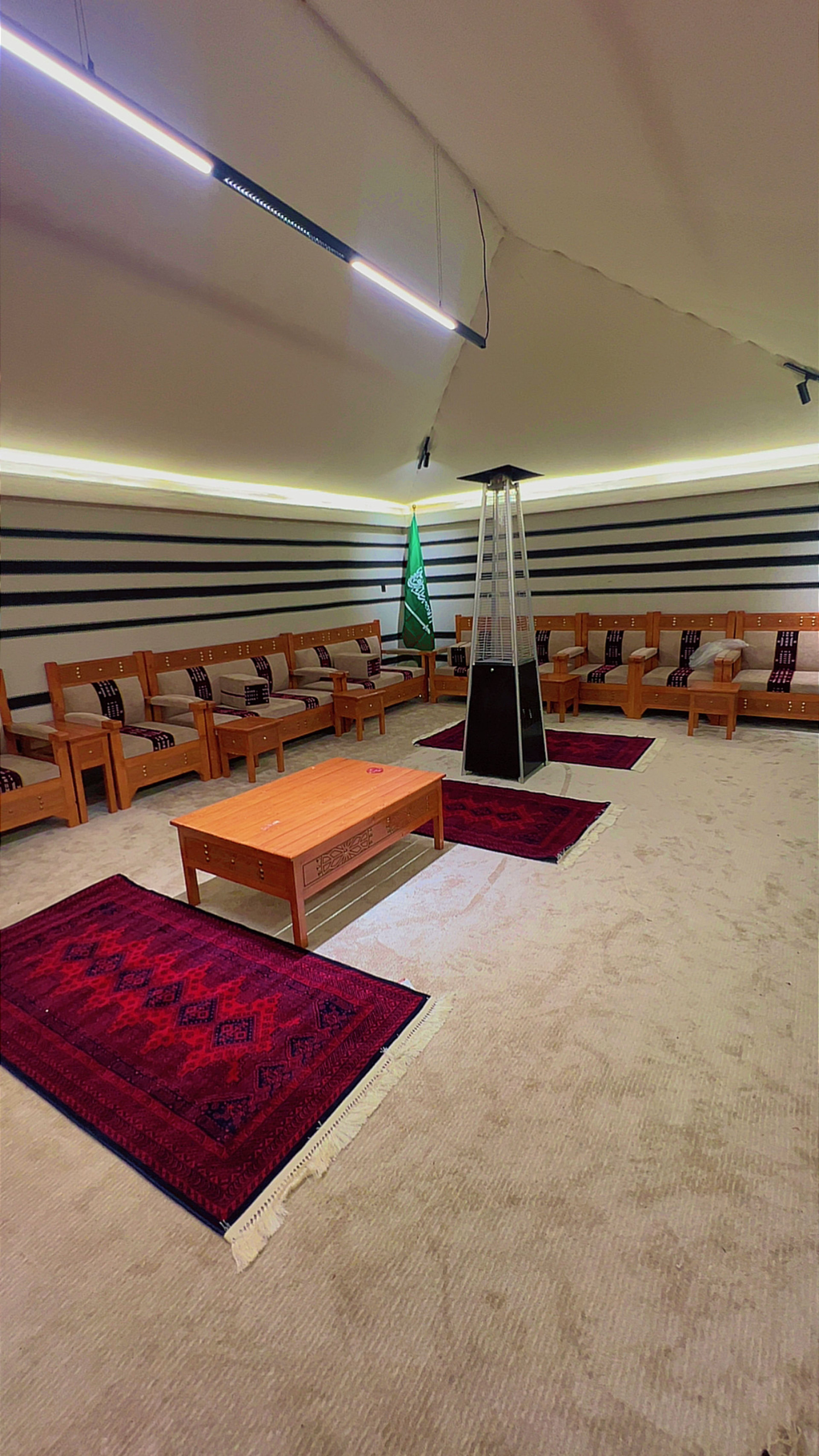 https://img.gathern.co/1400x0/1/xcB-xYvHAxoxA9_UsOpt5THVyTCIS4Cr.jpg