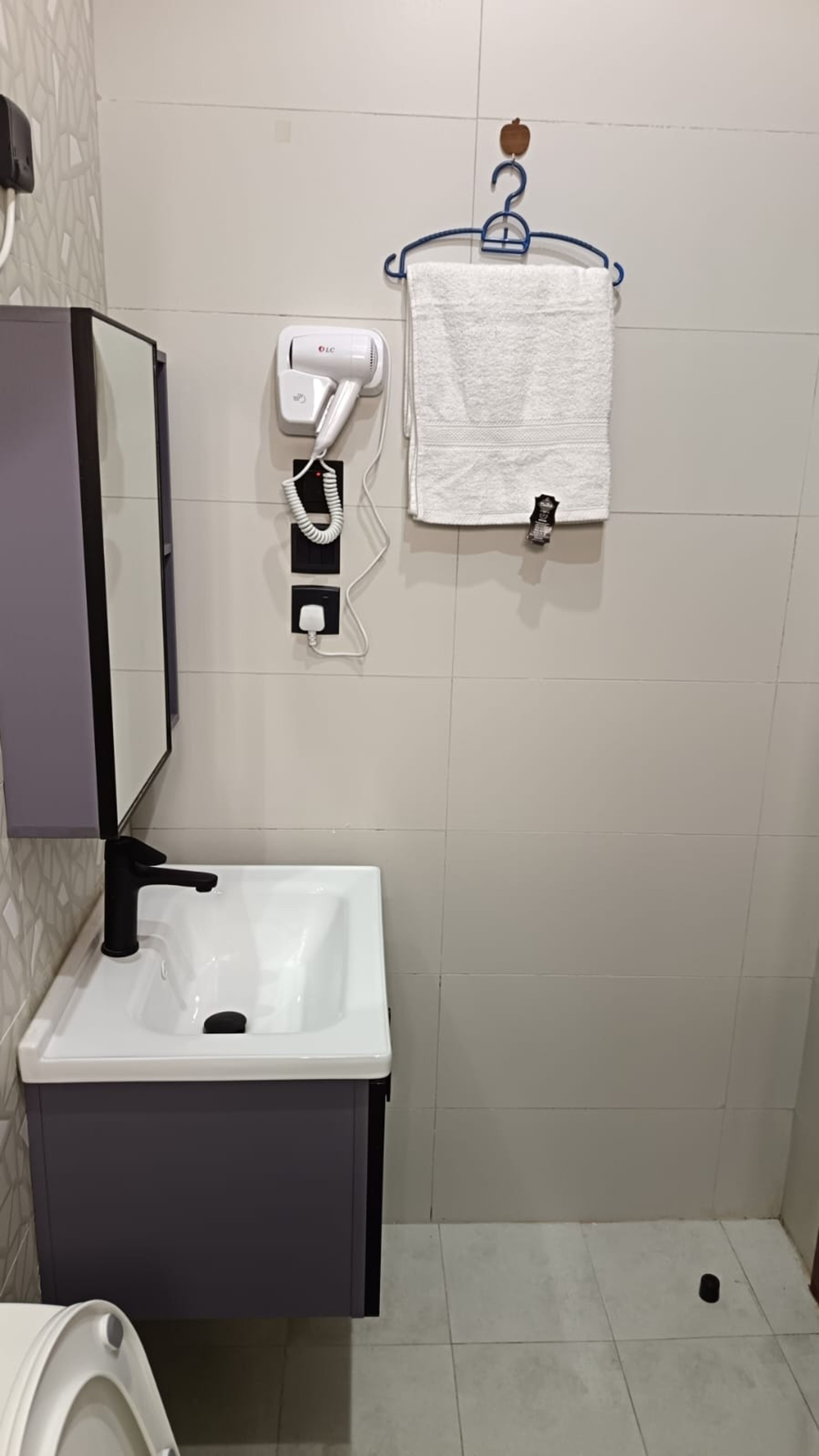https://img.gathern.co/1400x0/1/xn_0qbtb8htlVanSWDSmxKhVaDUT9S4I.jpeg