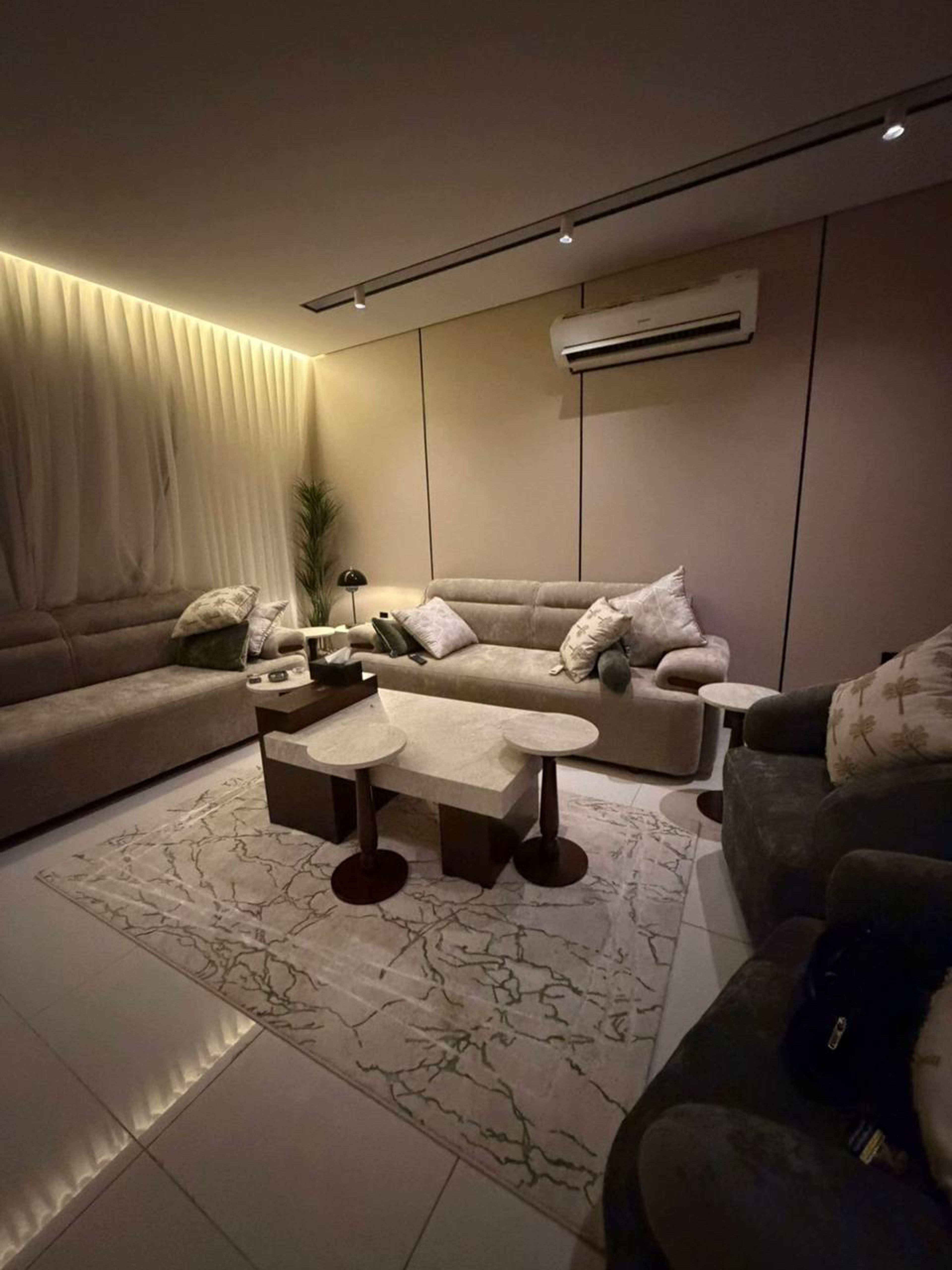 https://img.gathern.co/1024x0/1/xw7wnl4vf7gBgk5qOo7P5-An887GtGB8.jpg