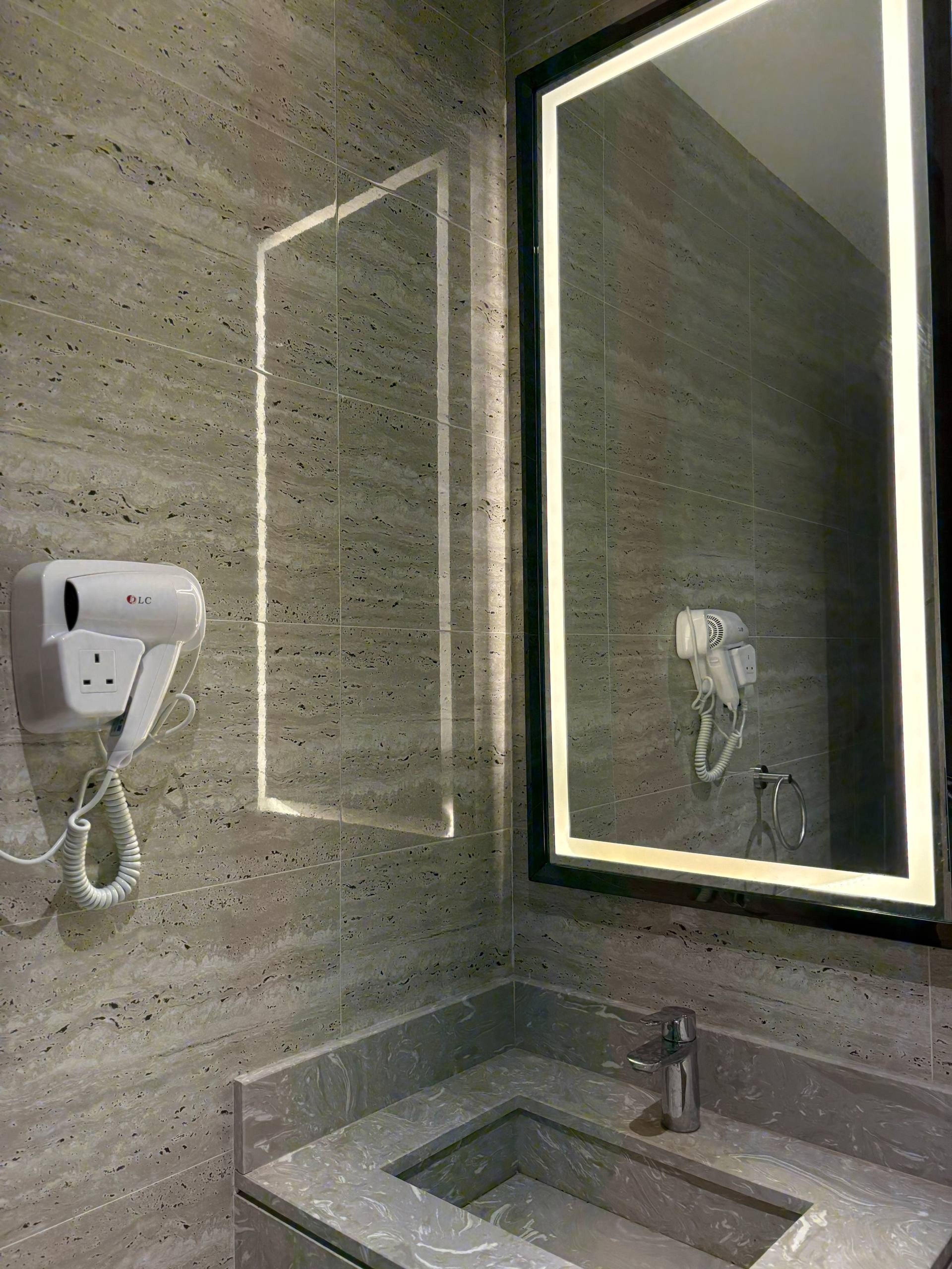 https://img.gathern.co/1024x0/1/y0l6efvpmwzmNK_C7DjY6xbH6396wrTf.jpg