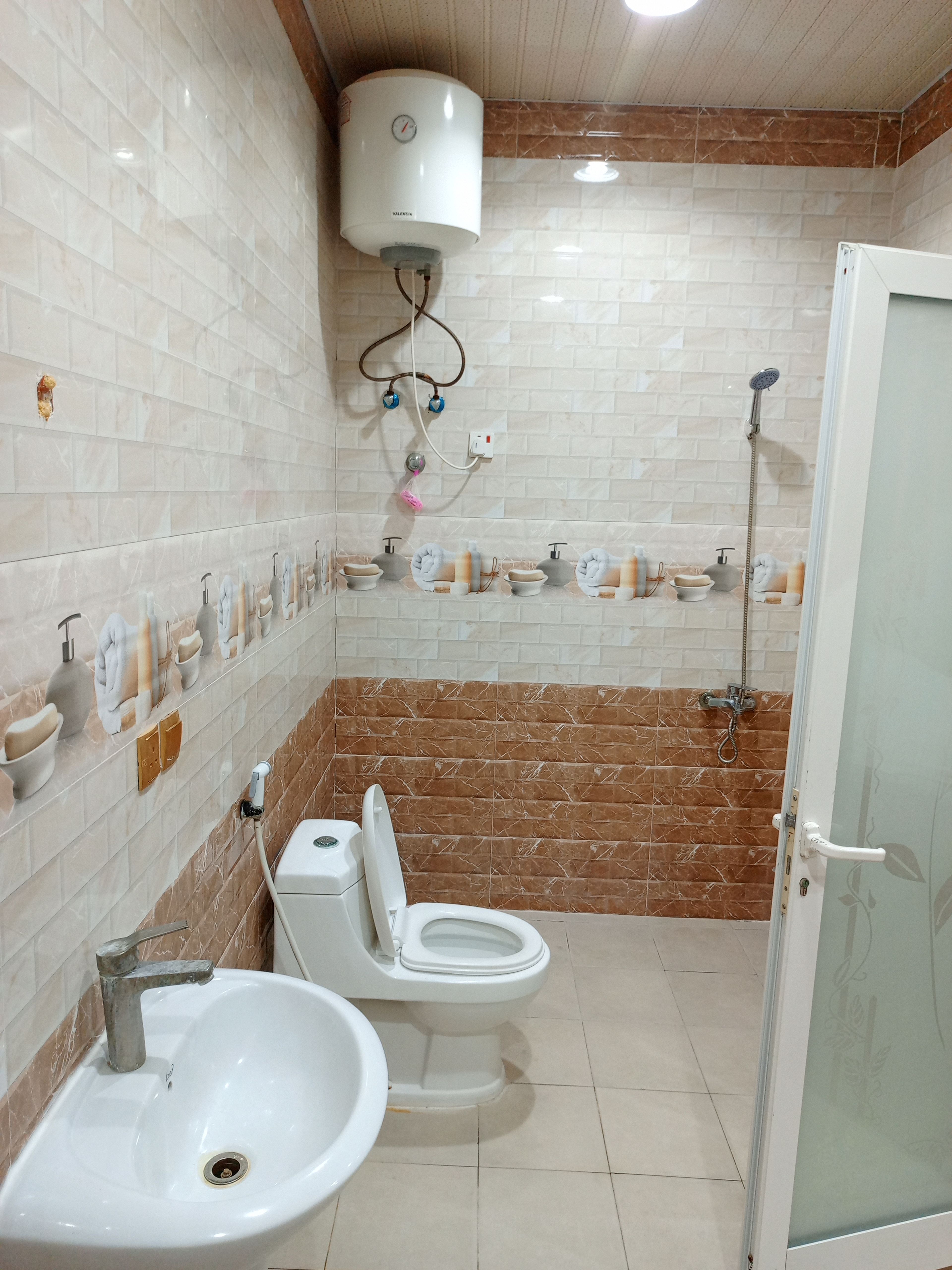 https://img.gathern.co/1024x0/1/y47zhkUyjIWh58NvoktPkl5KMkJ5kKMe.jpg