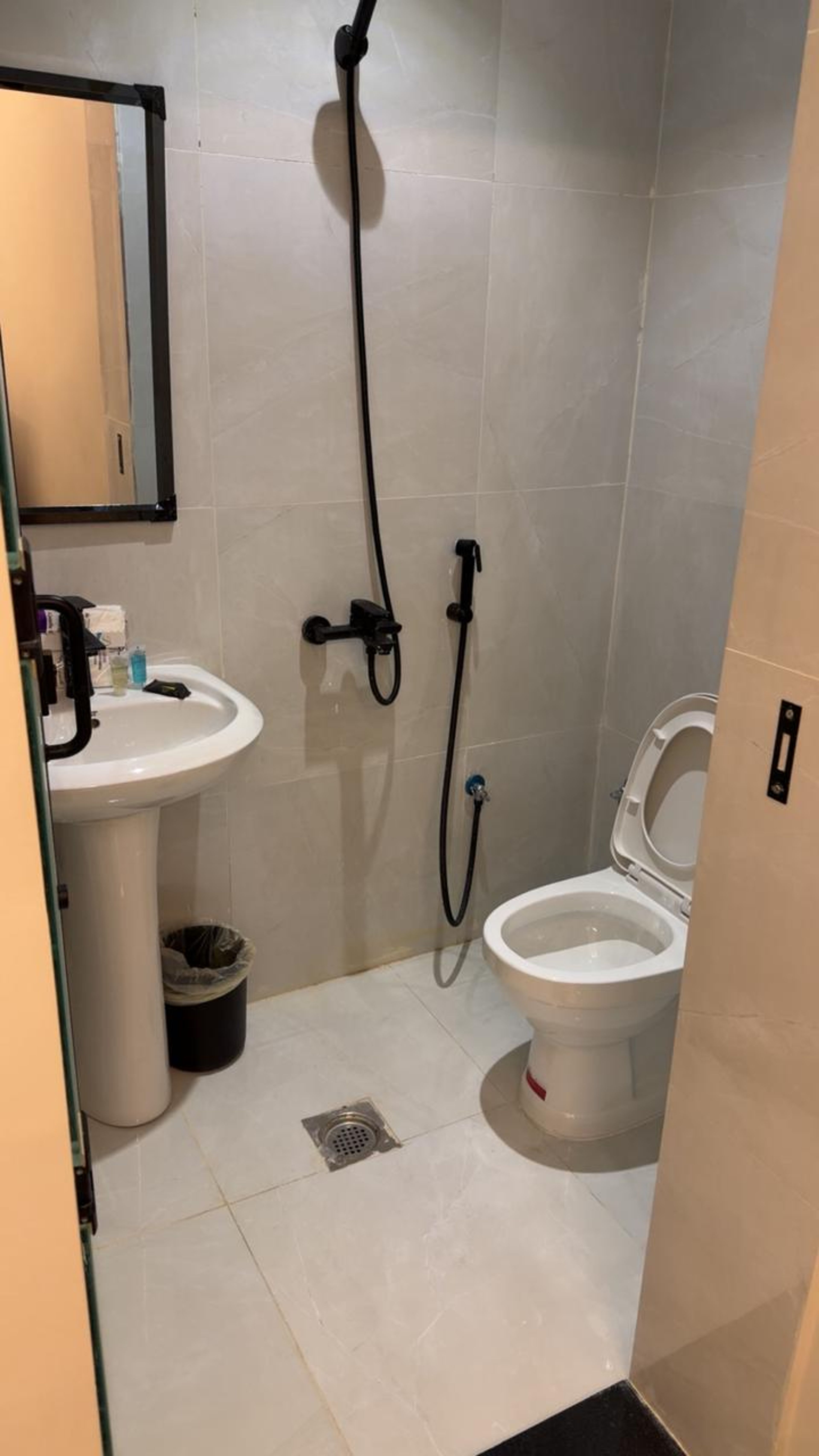 https://img.gathern.co/1400x0/1/yCu4W_CiqTid1fq35X9Ojn4vaezveXXW.jpg