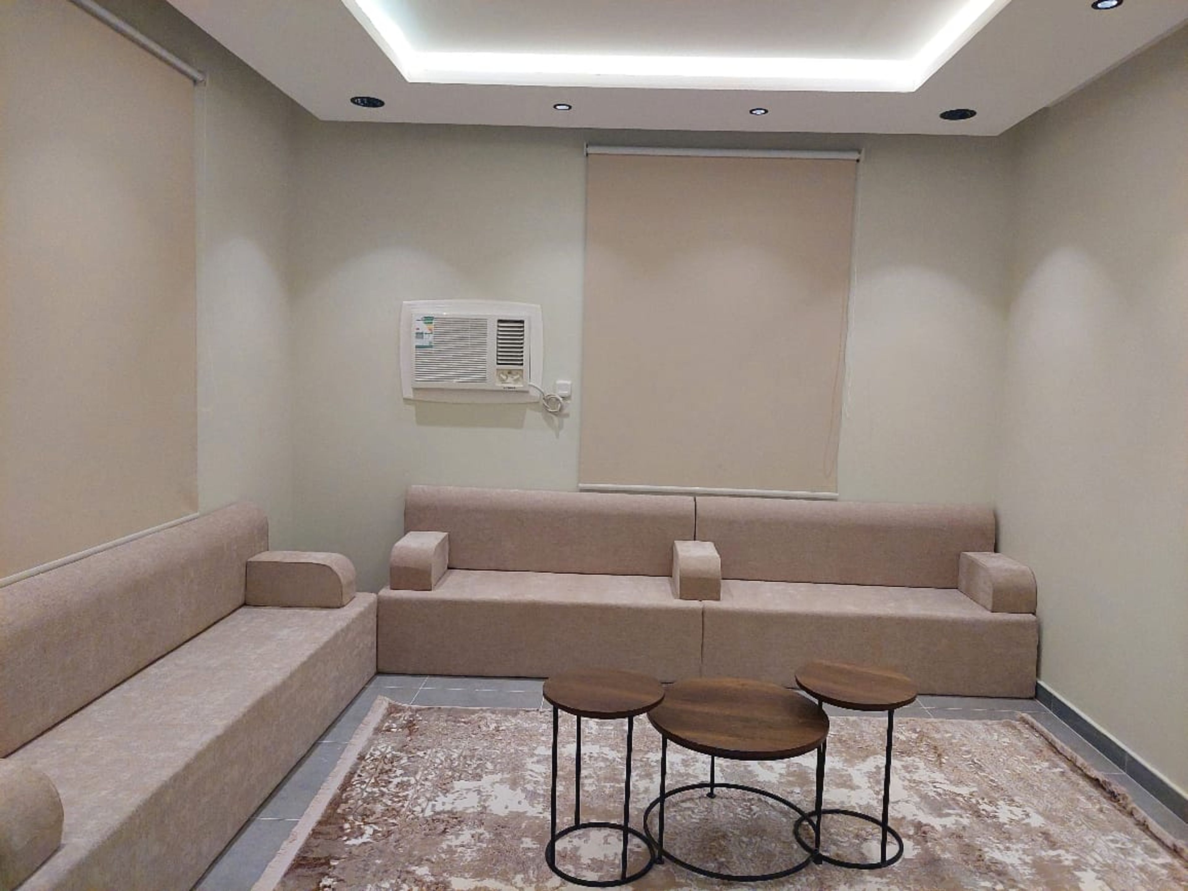 https://img.gathern.co/1400x0/1/yIsOrlvadViqFLQRLwrFFsNiUdKt3LXs.jpeg