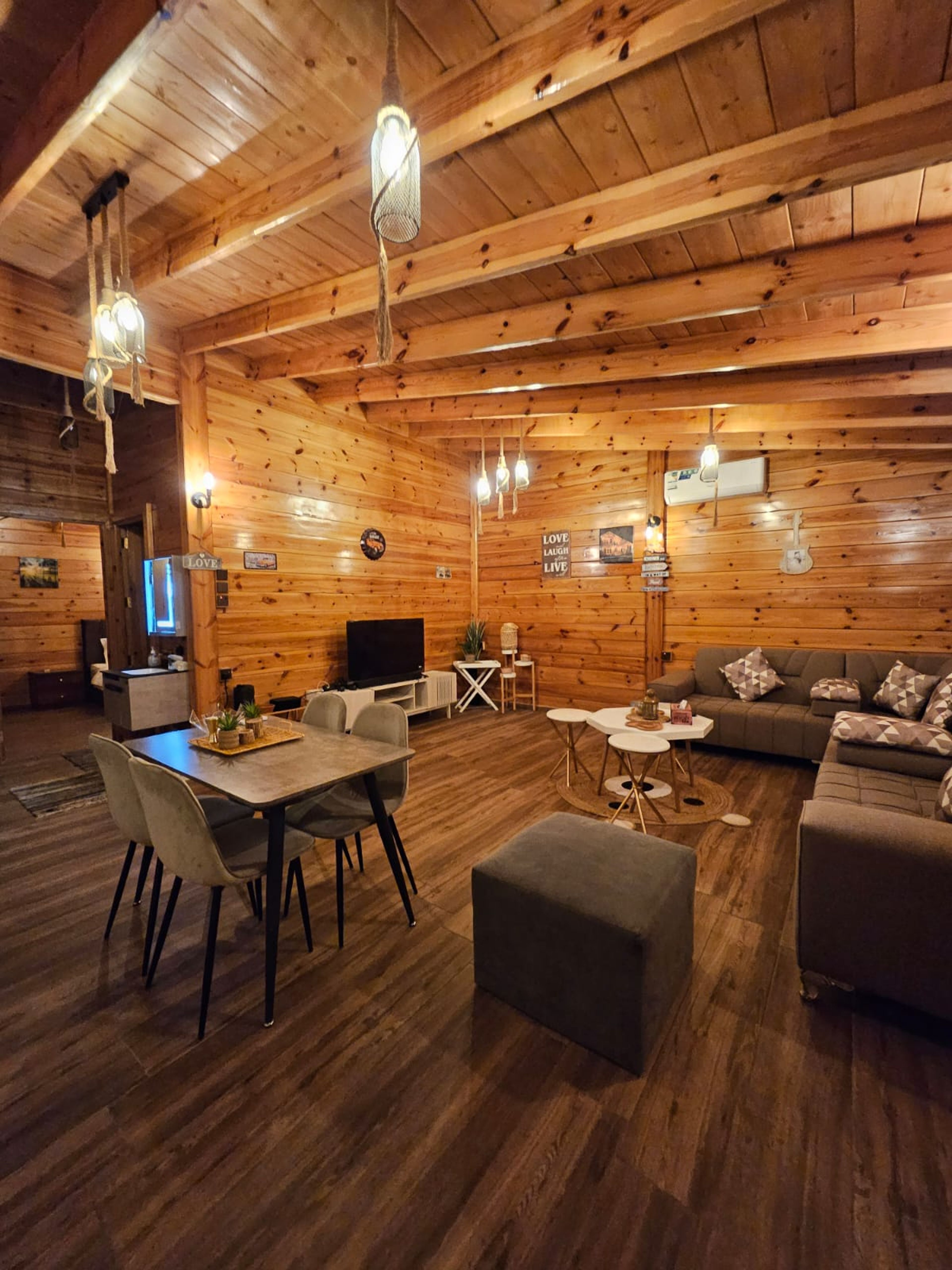 https://img.gathern.co/1024x0/1/yJxR5pRWdG-ZNH8Q4f7VYRP7Rio5ov3N.jpeg