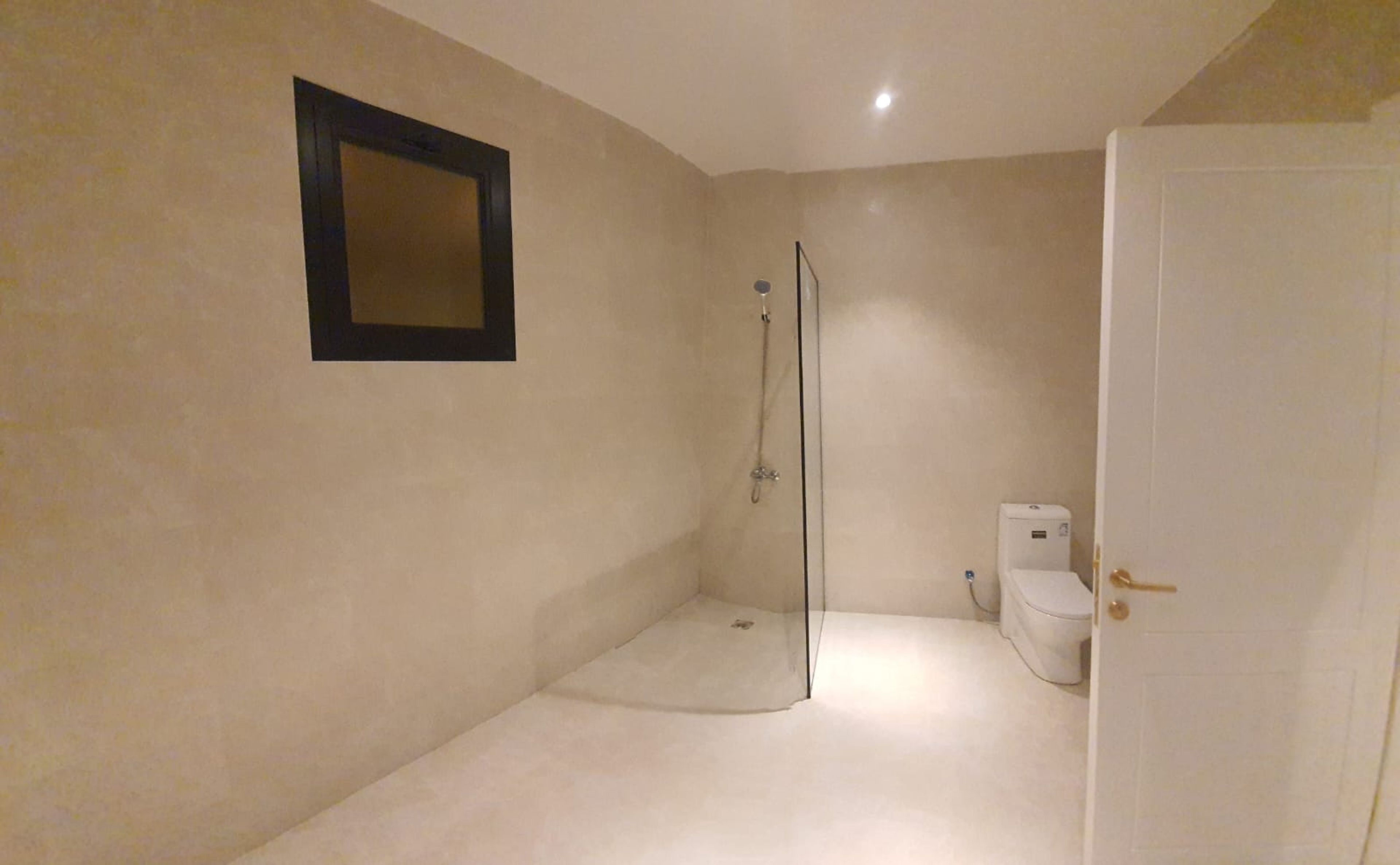 https://img.gathern.co/1024x0/1/ya2iRm1cw1Qqi6OnX2KAMt6i9pc0Gp76.jpeg
