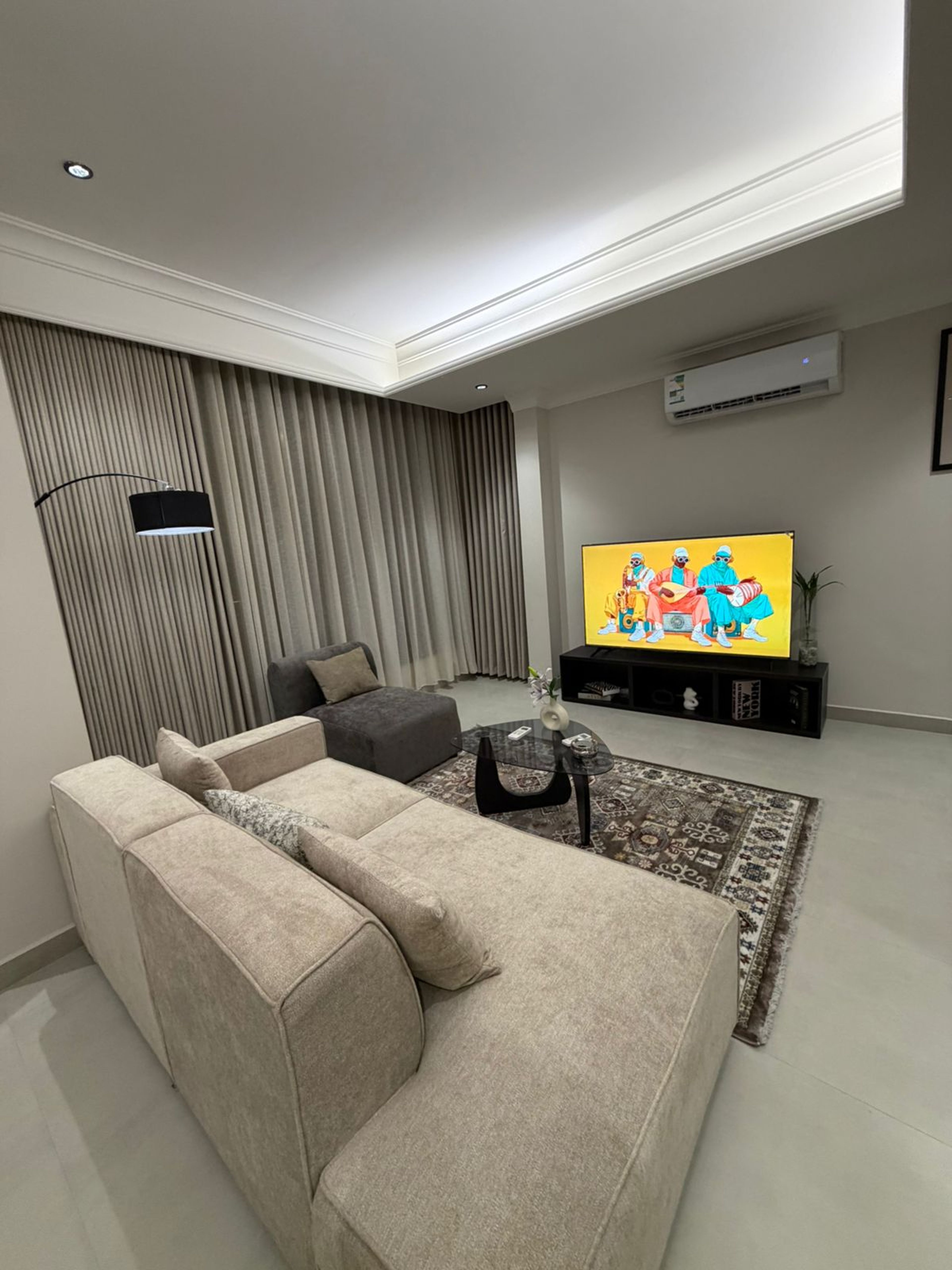 https://img.gathern.co/1400x0/1/ywR95PwyFPUD27gc57GZoxanRJ3kN03Q.jpg