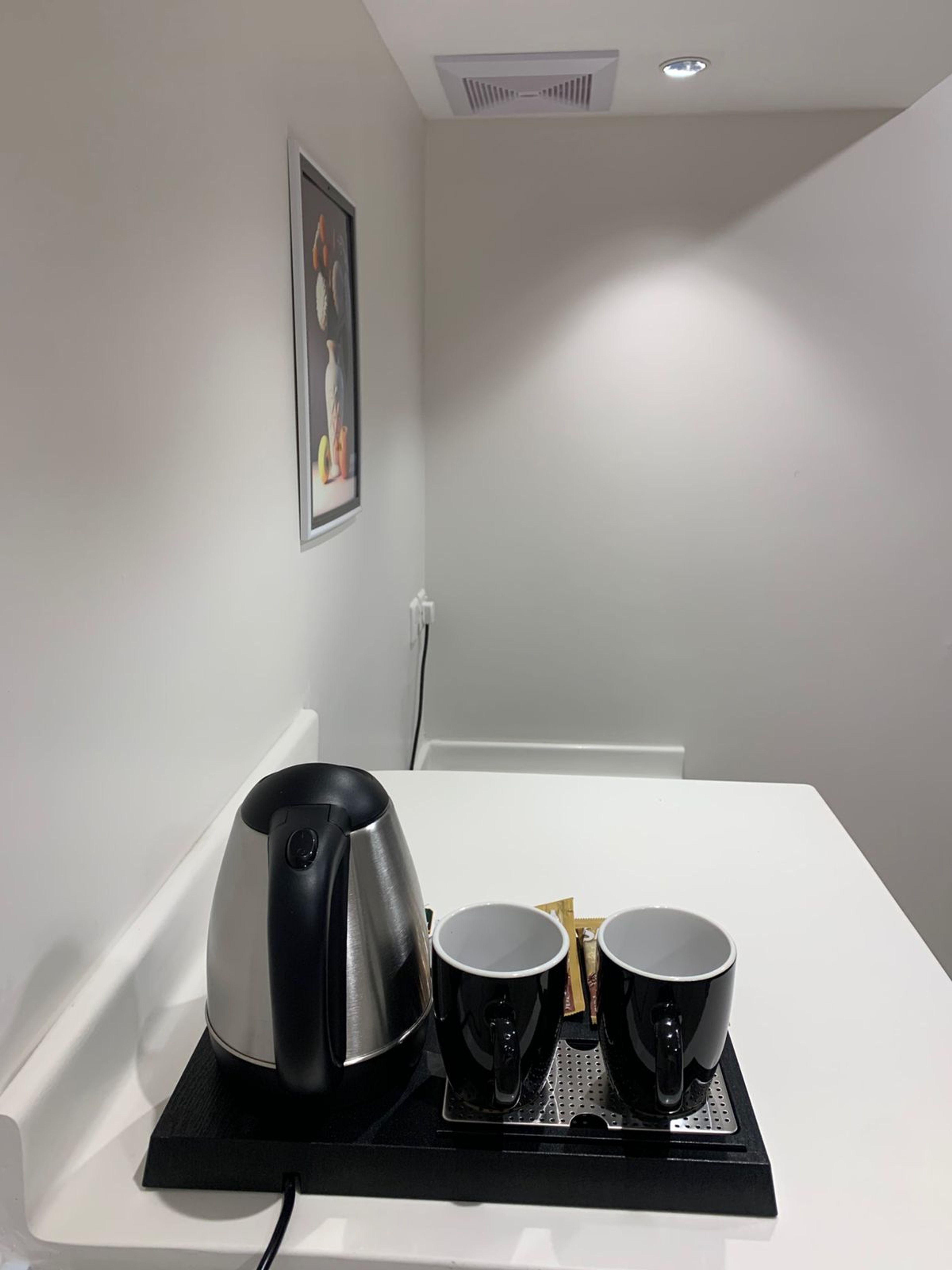 https://img.gathern.co/1400x0/1/z1woxb_jA8xOoXjzabvhI3F-N7al6vB0.jpeg