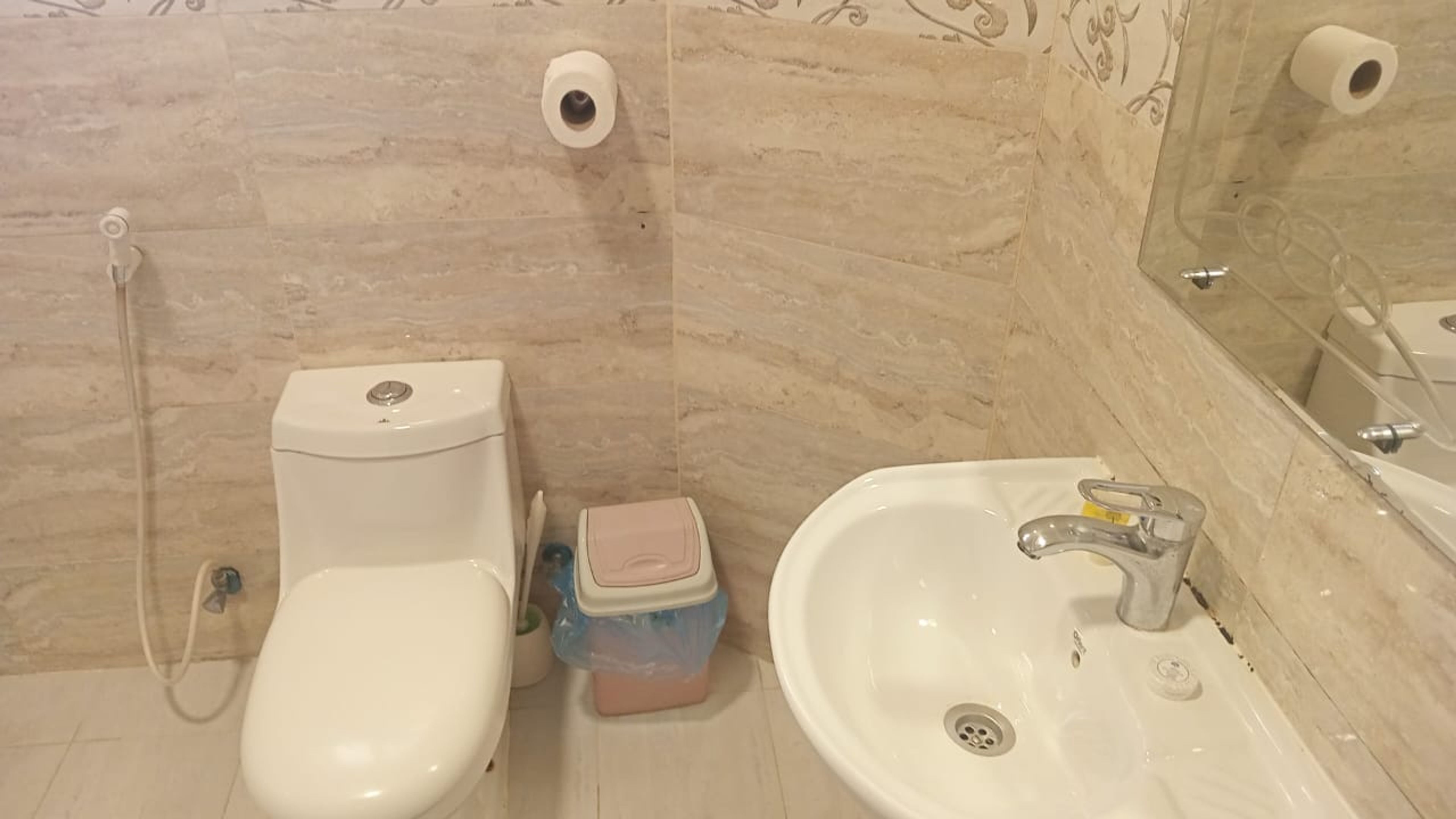 https://img.gathern.co/1400x0/1/zDQxhlETxkVRhE7rTEqjP0l2y-l3y6us.jpeg