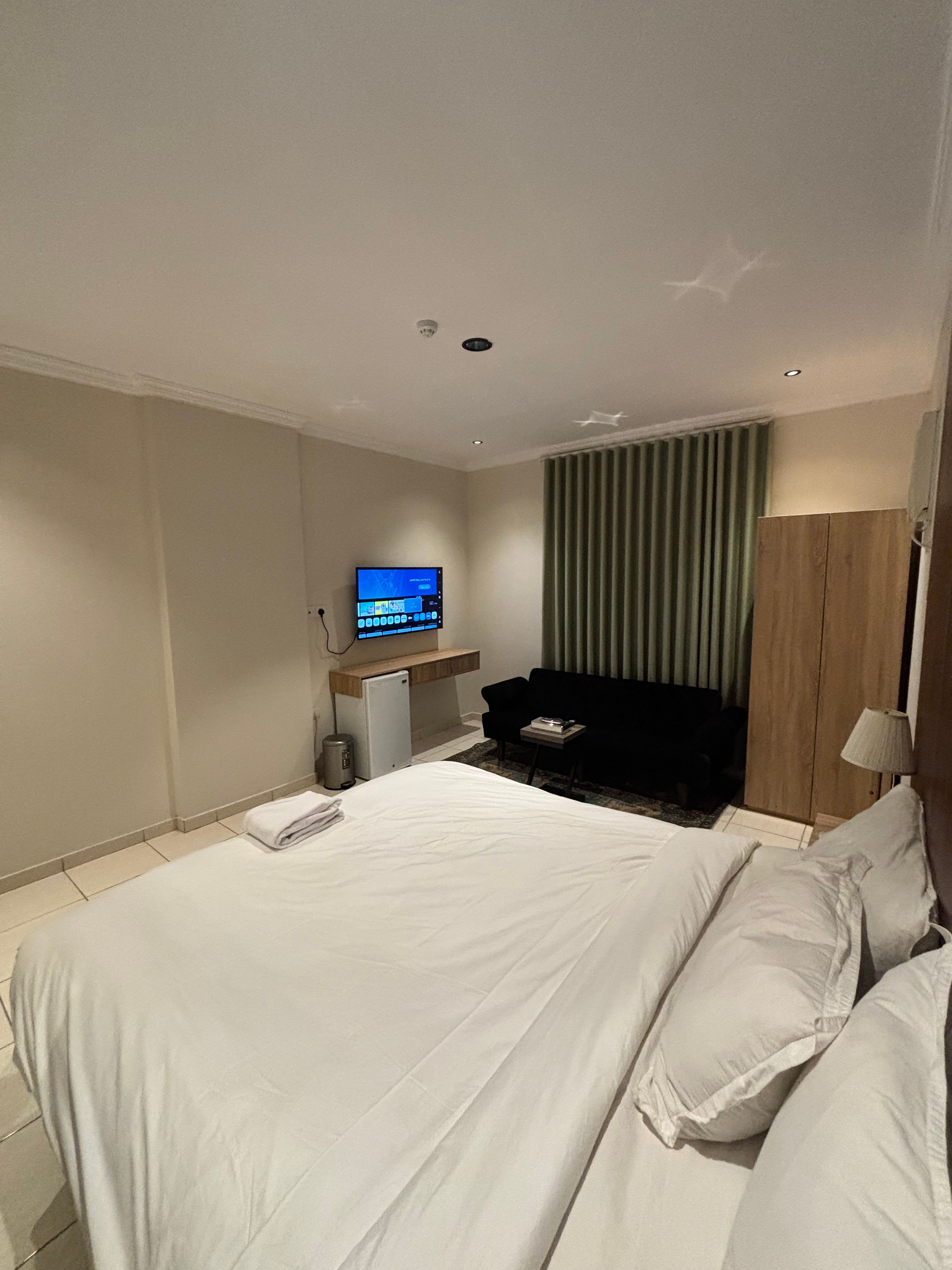 https://img.gathern.co/1400x0/1/zQvC40wh3LgwgeQn-69yX62PnXEdMTDV.jpg