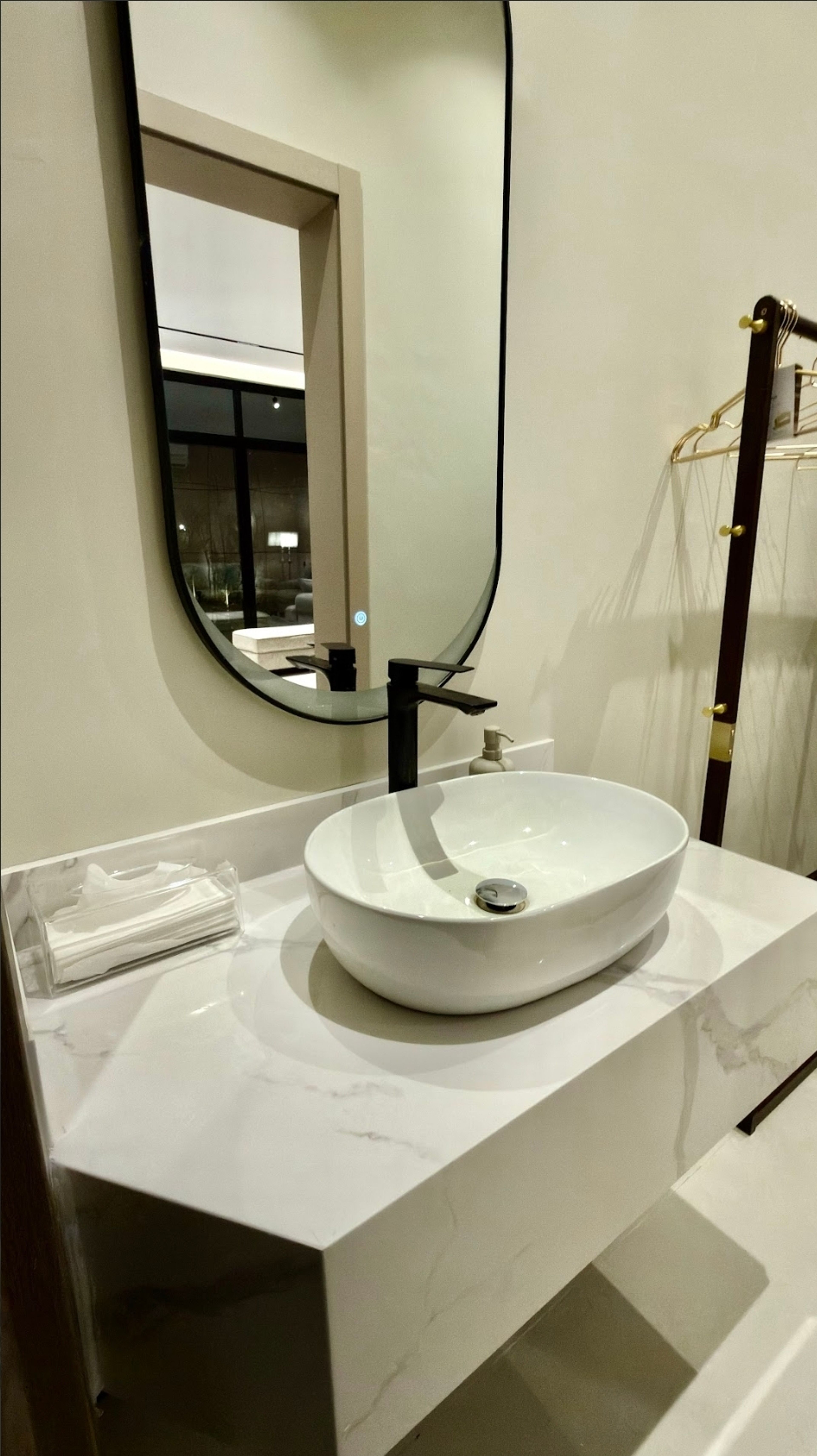 https://img.gathern.co/1400x0/1/z_DmuJNwN9EhaZzeQ_1Nj9H6lEhUPvxq.jpg