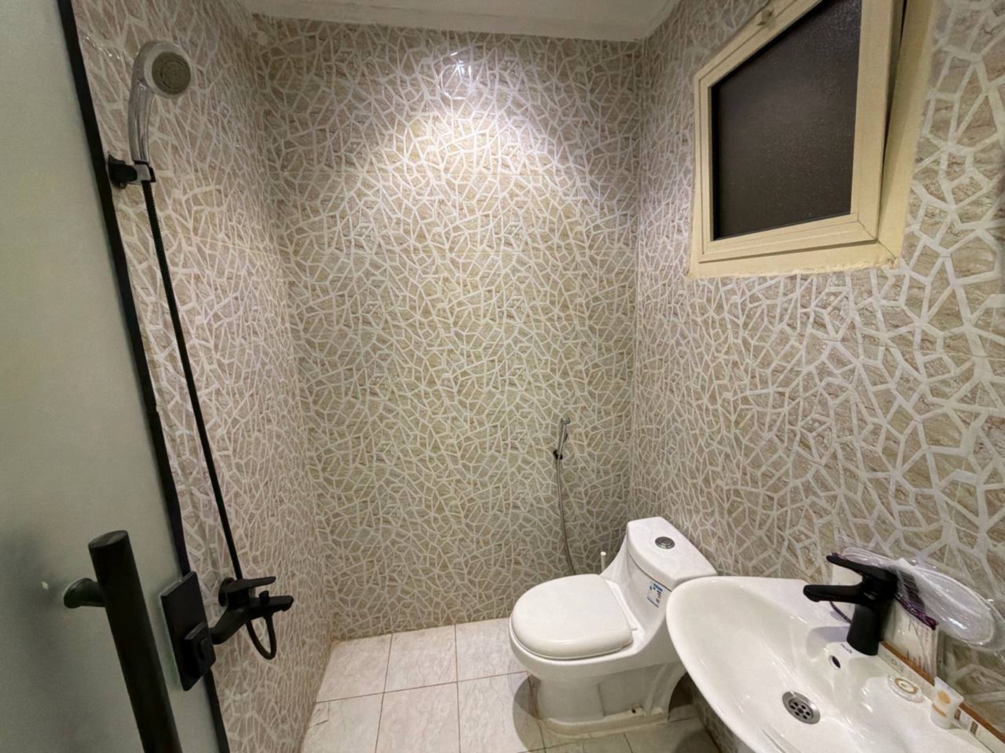 https://img.gathern.co/1400x0/1/zgC_FP7ZfKfTNEgg8fOy_d7BHj9AcFaz.jpg
