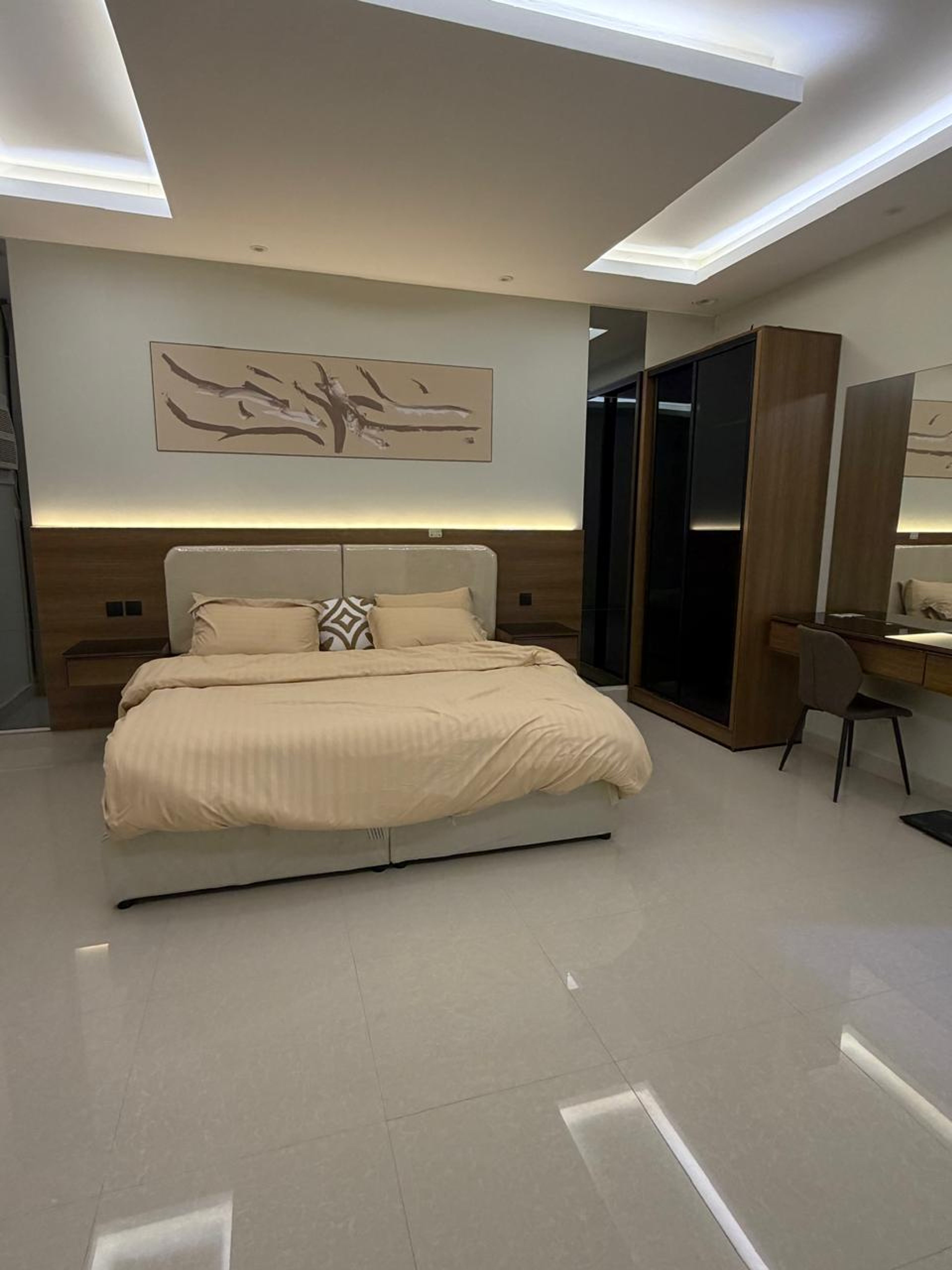 https://img.gathern.co/1024x0/1/zoCDHkhBcnYUywTc85T6IHeng8jkZ-hz.jpg