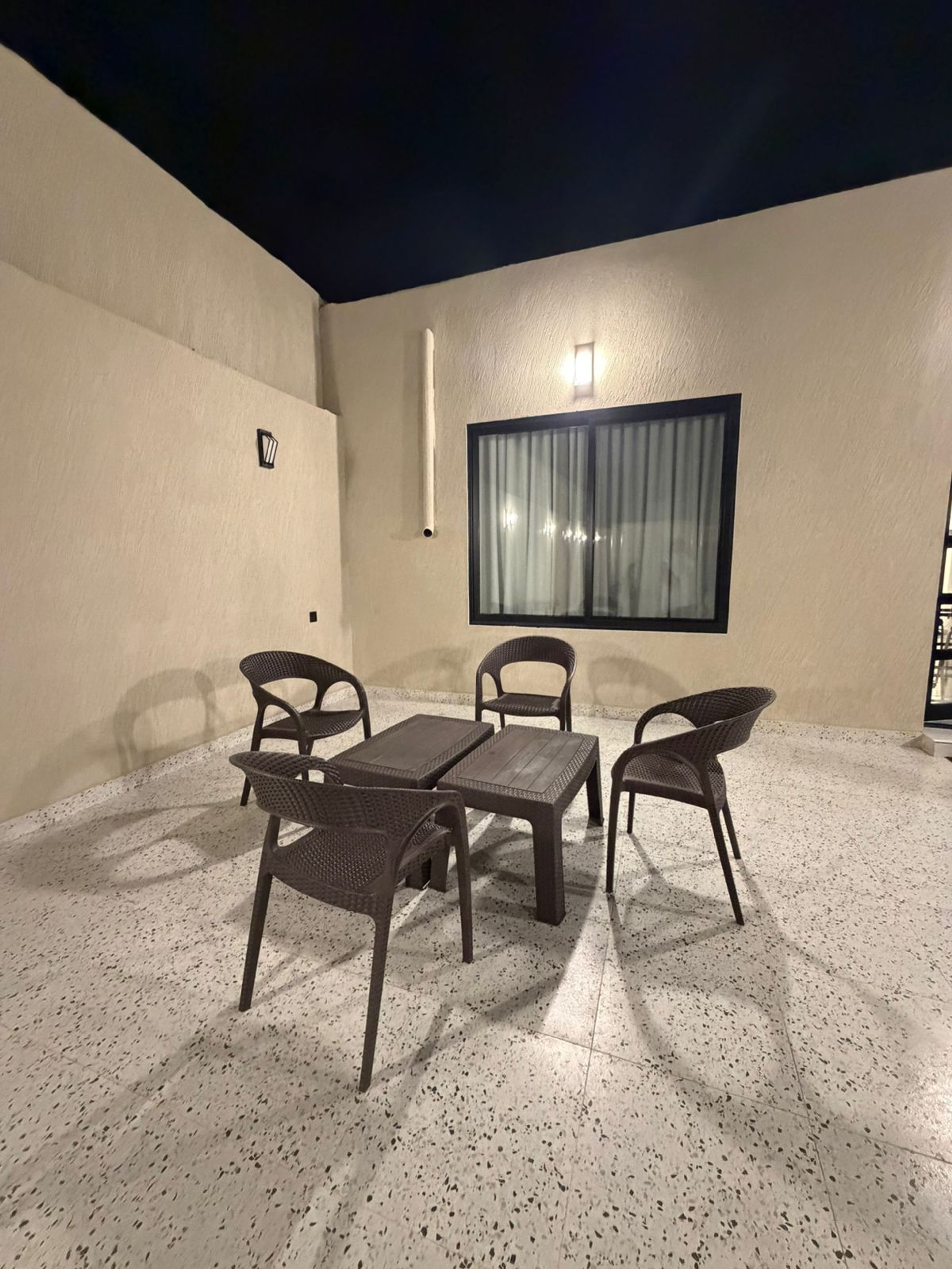 https://img.gathern.co/1400x0/1/zuF6SsJKAM7wzjUW07YF0yCDGy4ePlat.jpeg