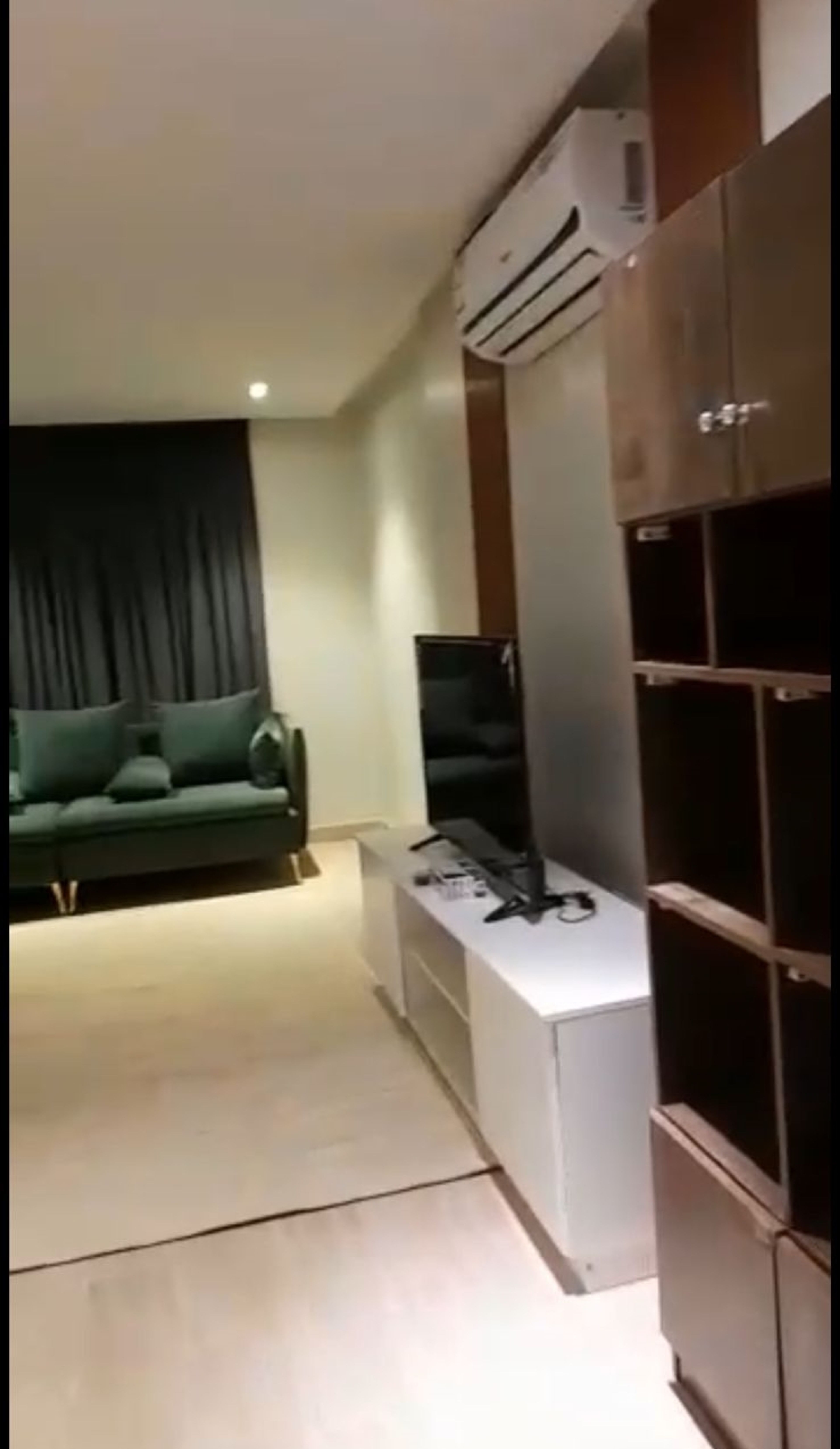 شقة بغرفتين نوم وغرفة جلوس 