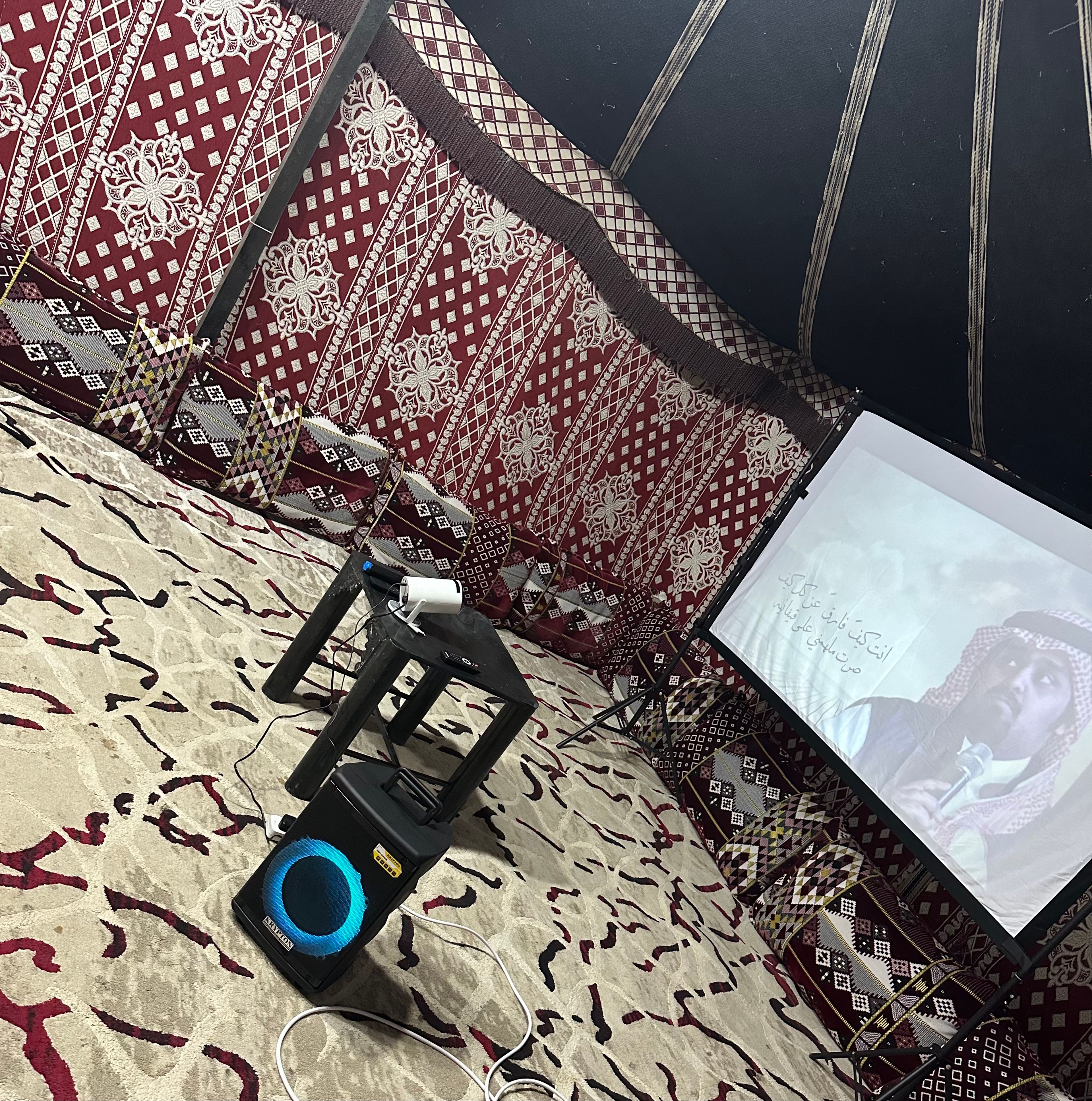 مخيم ببيت شعر وجلسة خارجية 