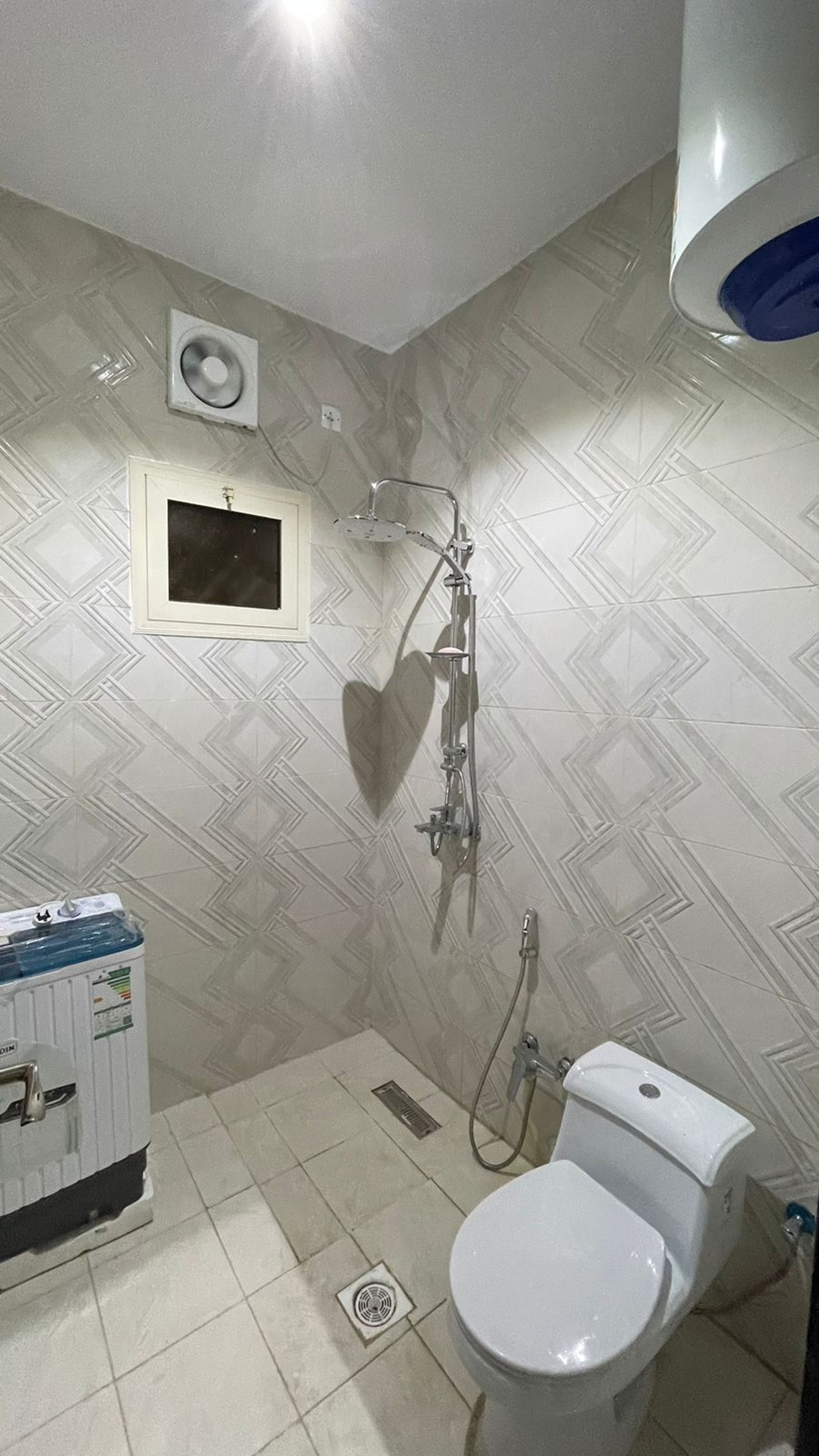 استديو بسريرين مفردة و أثاث مريح