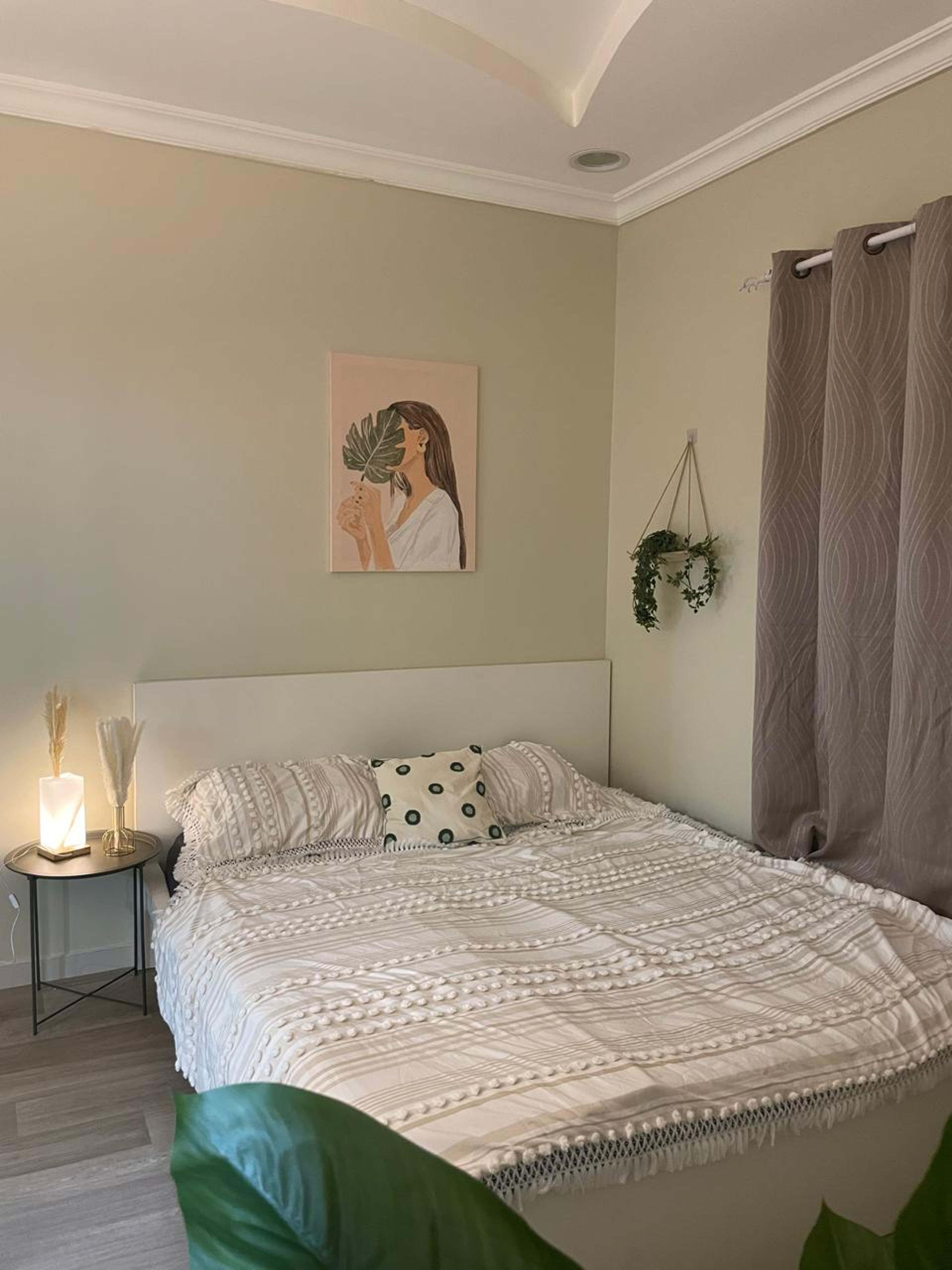 شقة بصالة جلوس وغرفة نوم 