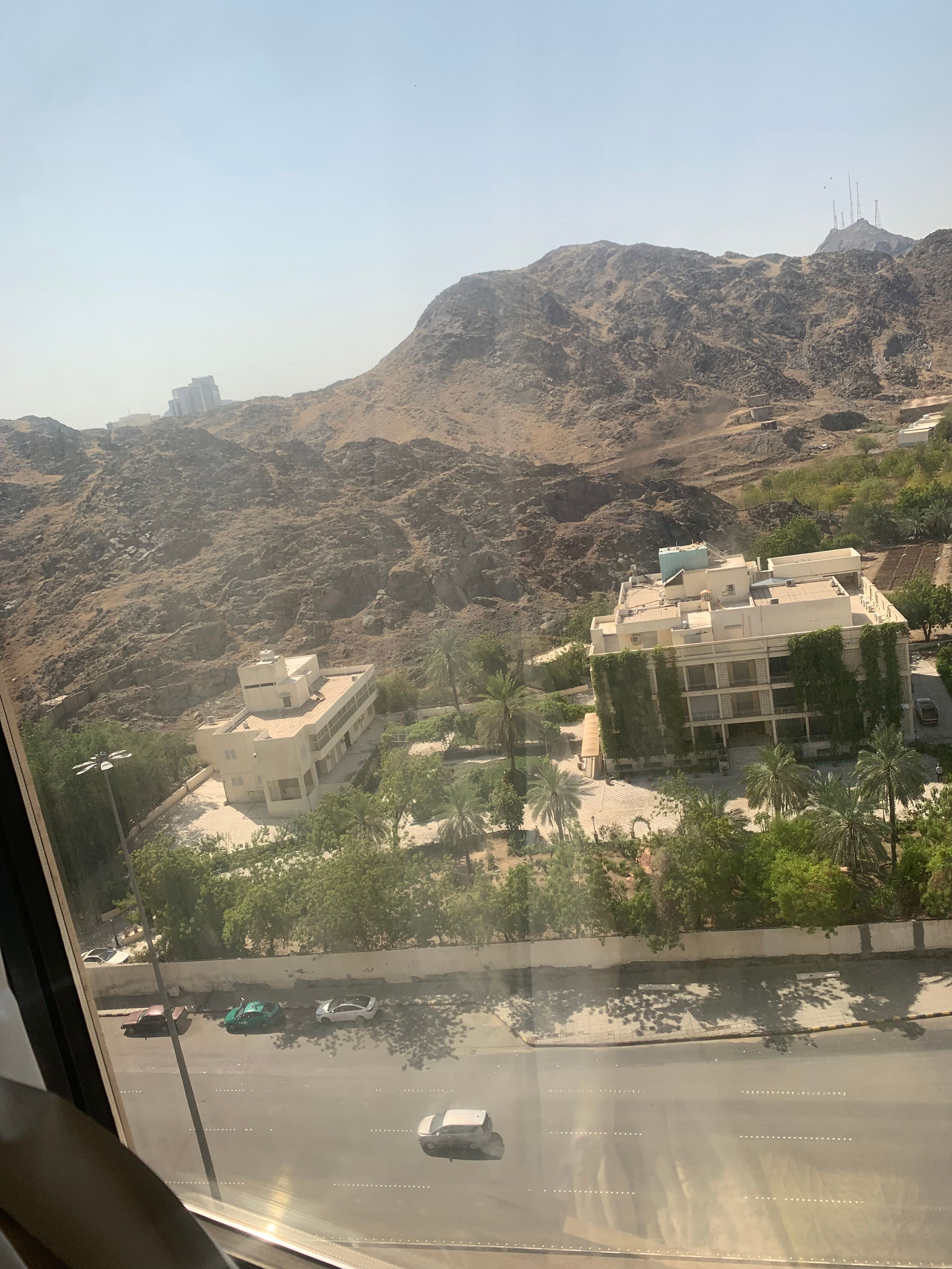 شقة بأثاث مريح وبسيط 